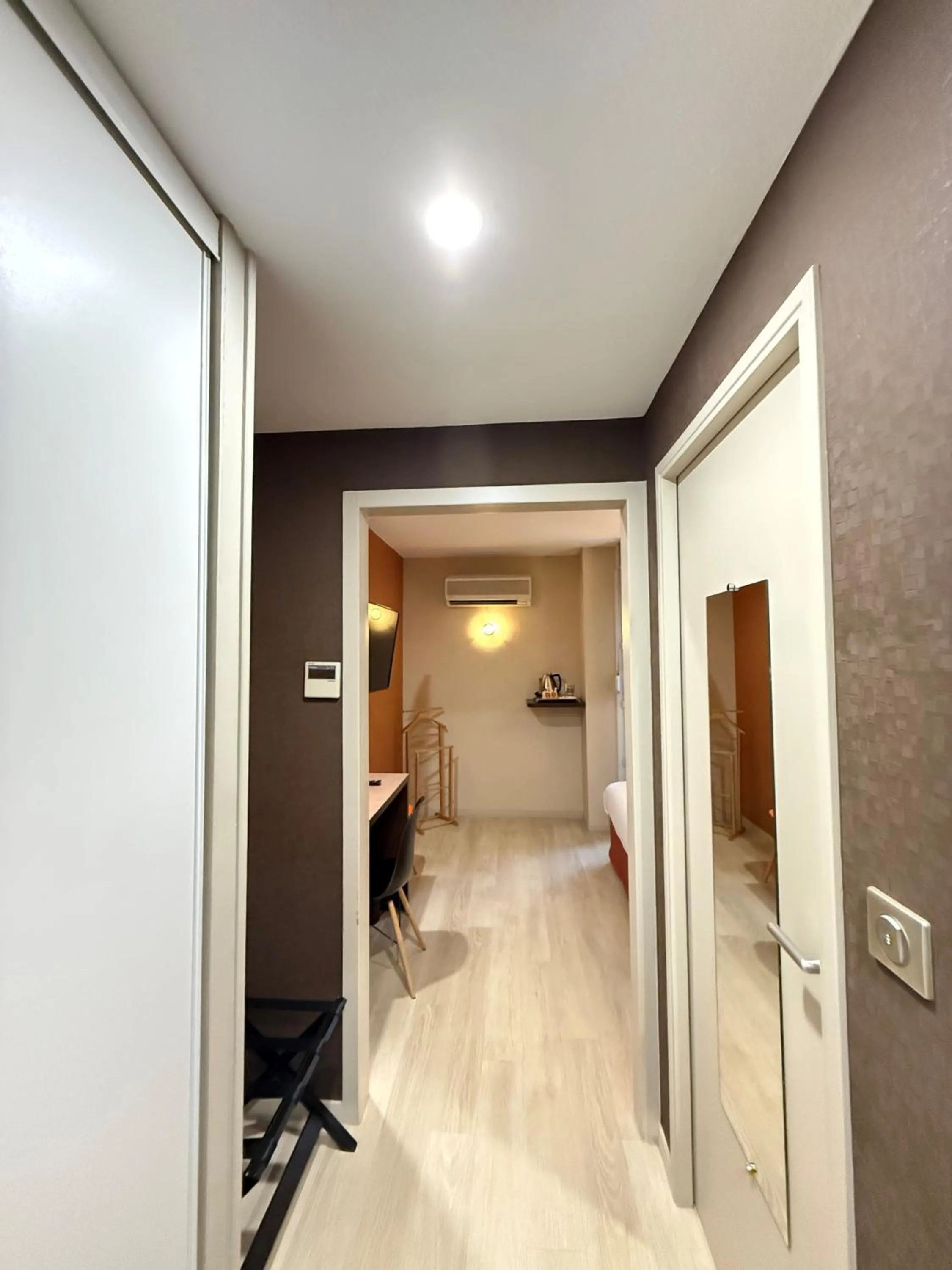 Bedroom in The Originals City, Hôtel Le Boeuf Rouge, Saint-Junien