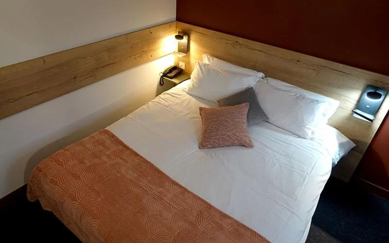 Bed in The Originals City, Hôtel Hélios, Roanne Nord
