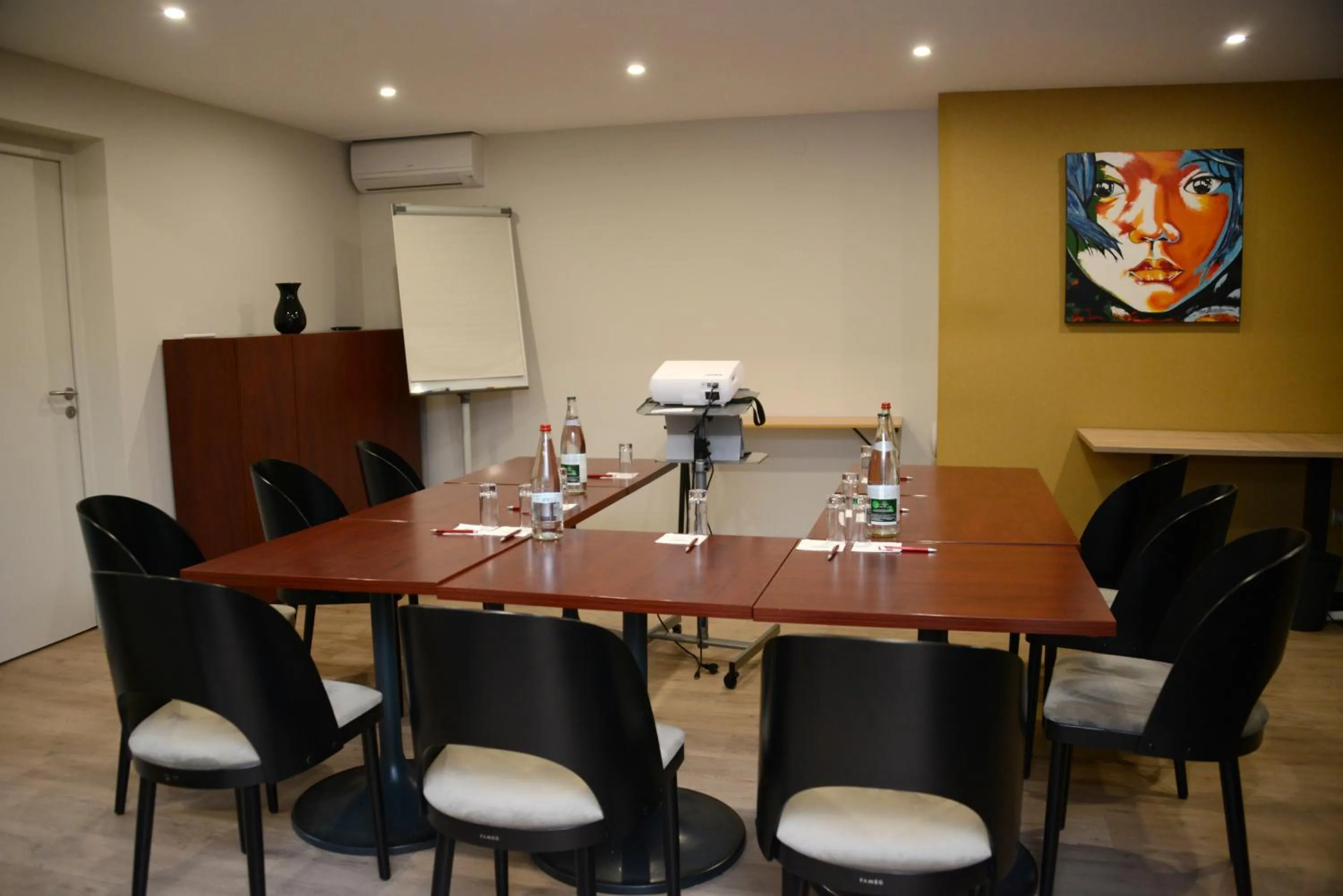 Seating area in The Originals City, Hôtel Hélios, Roanne Nord