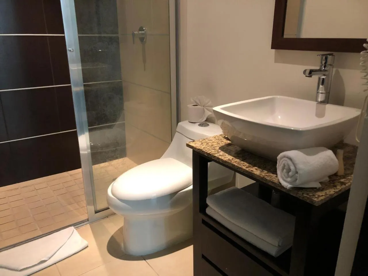 Shower in San Pedro Hotel, 5ta Avenida