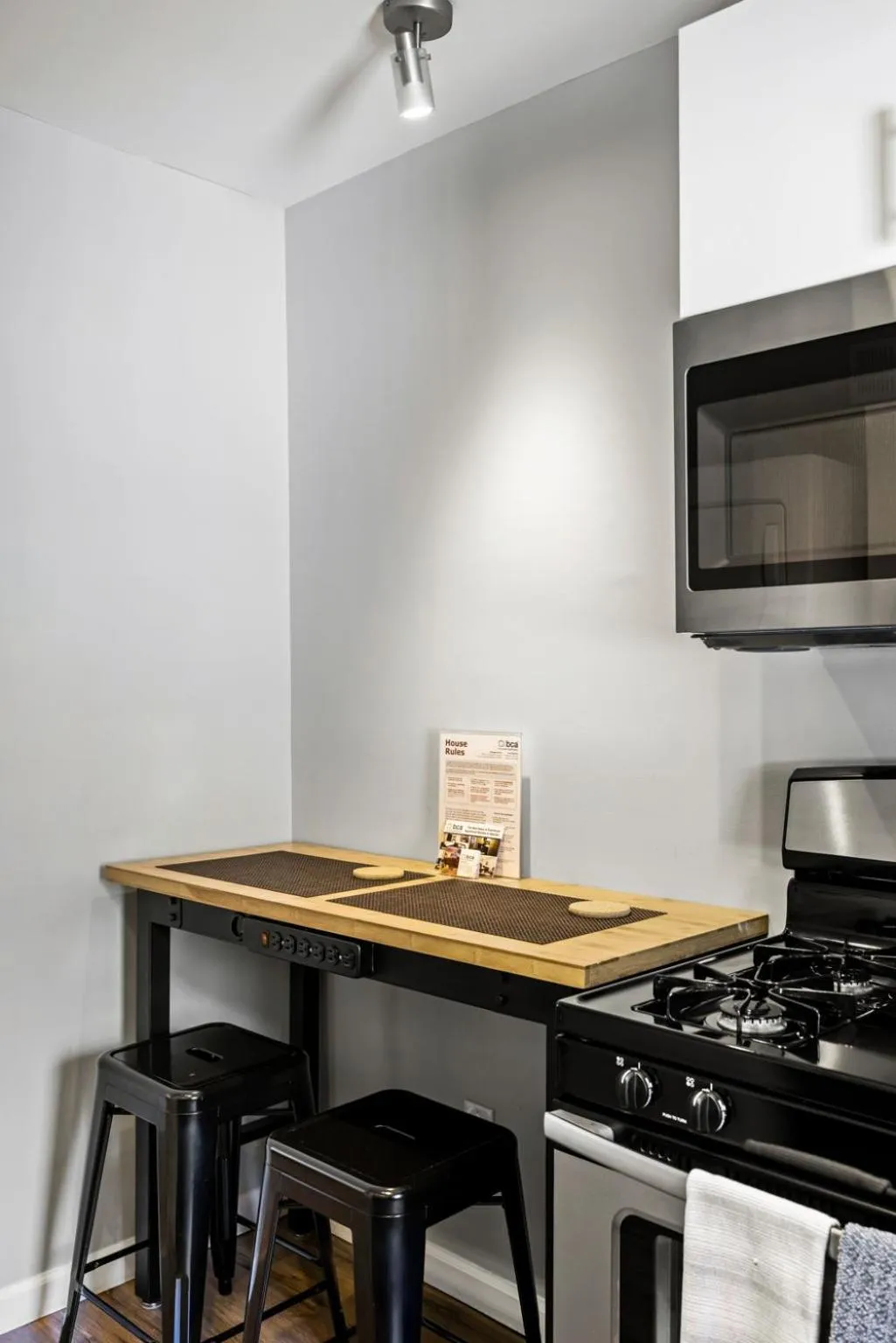 Kitchen or kitchenette in Brookwood Courtyard by BCA Furnished Apartments