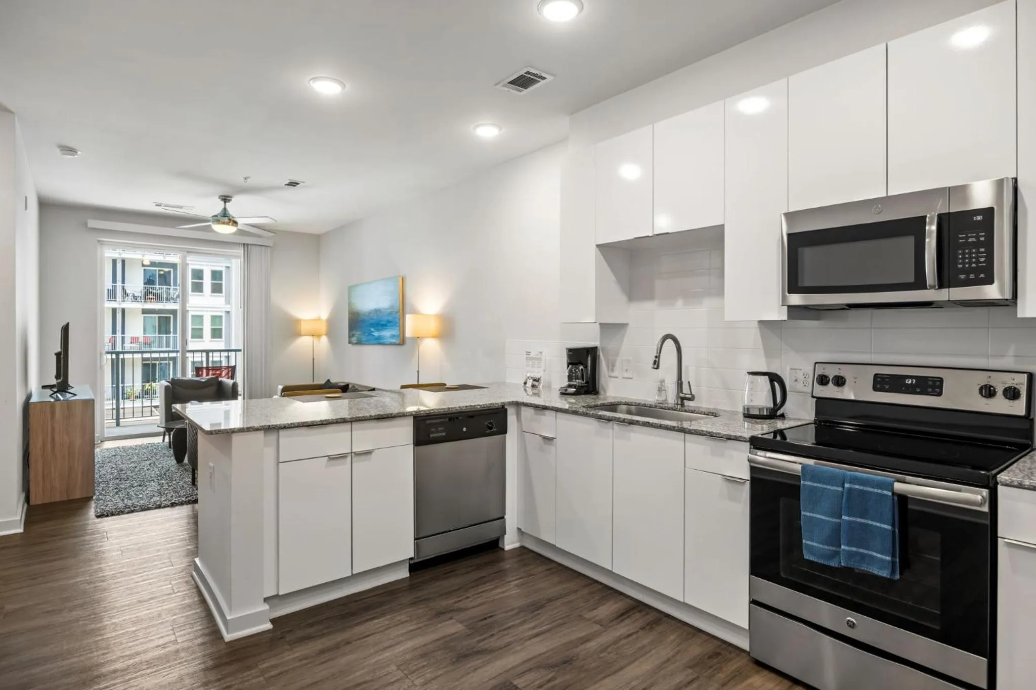 Kitchen or kitchenette in Spectacular Apartments by BCA Furnished Apartments