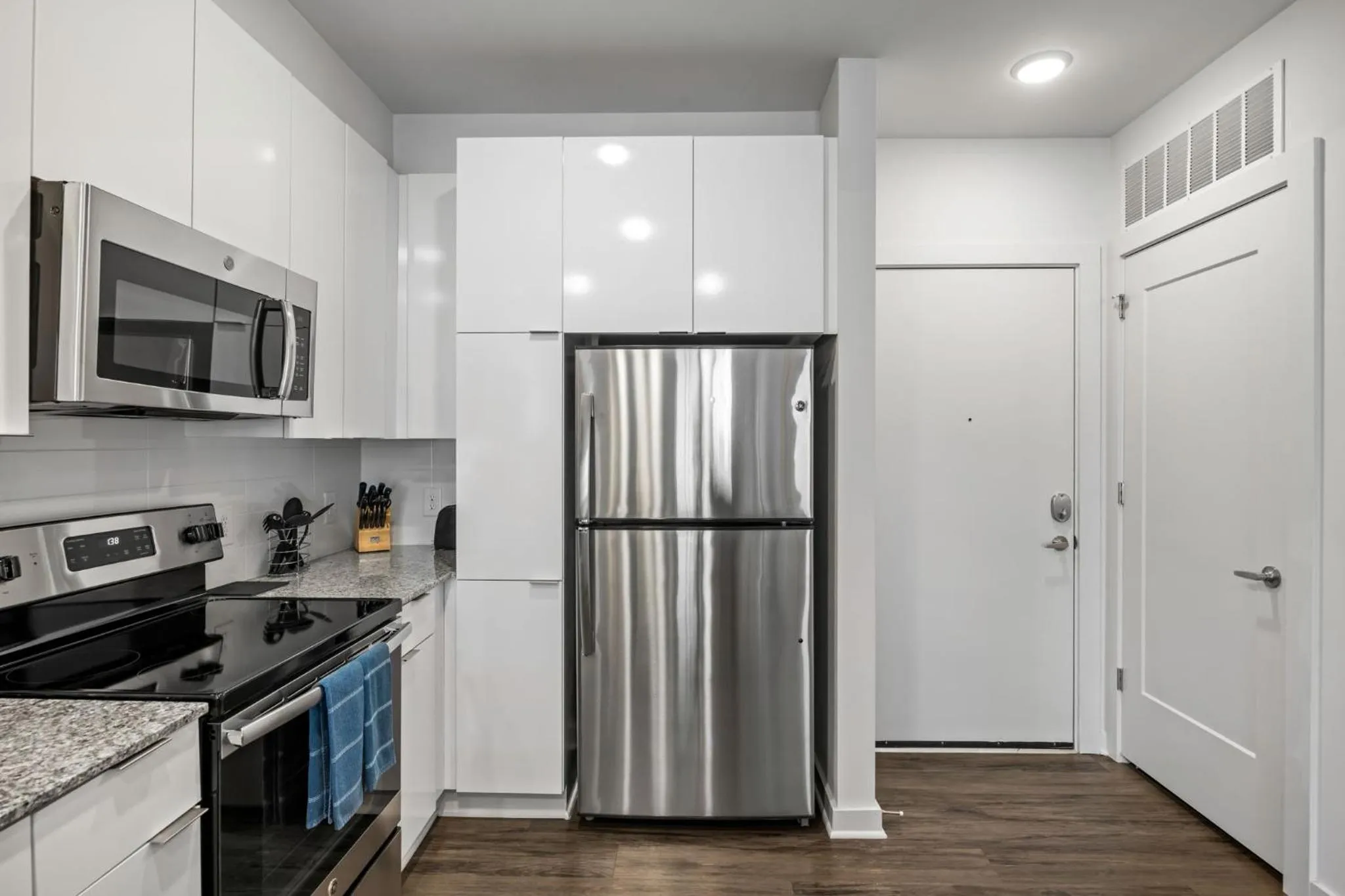 Kitchen or kitchenette in Spectacular Apartments by BCA Furnished Apartments