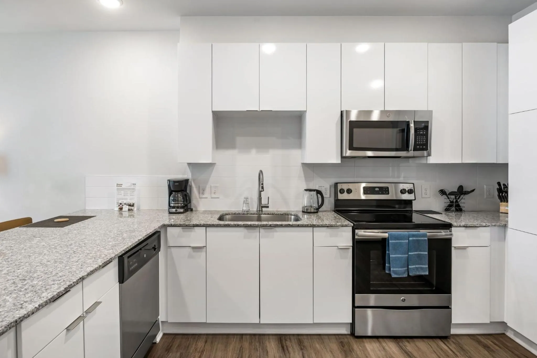 Kitchen or kitchenette in Spectacular Apartments by BCA Furnished Apartments