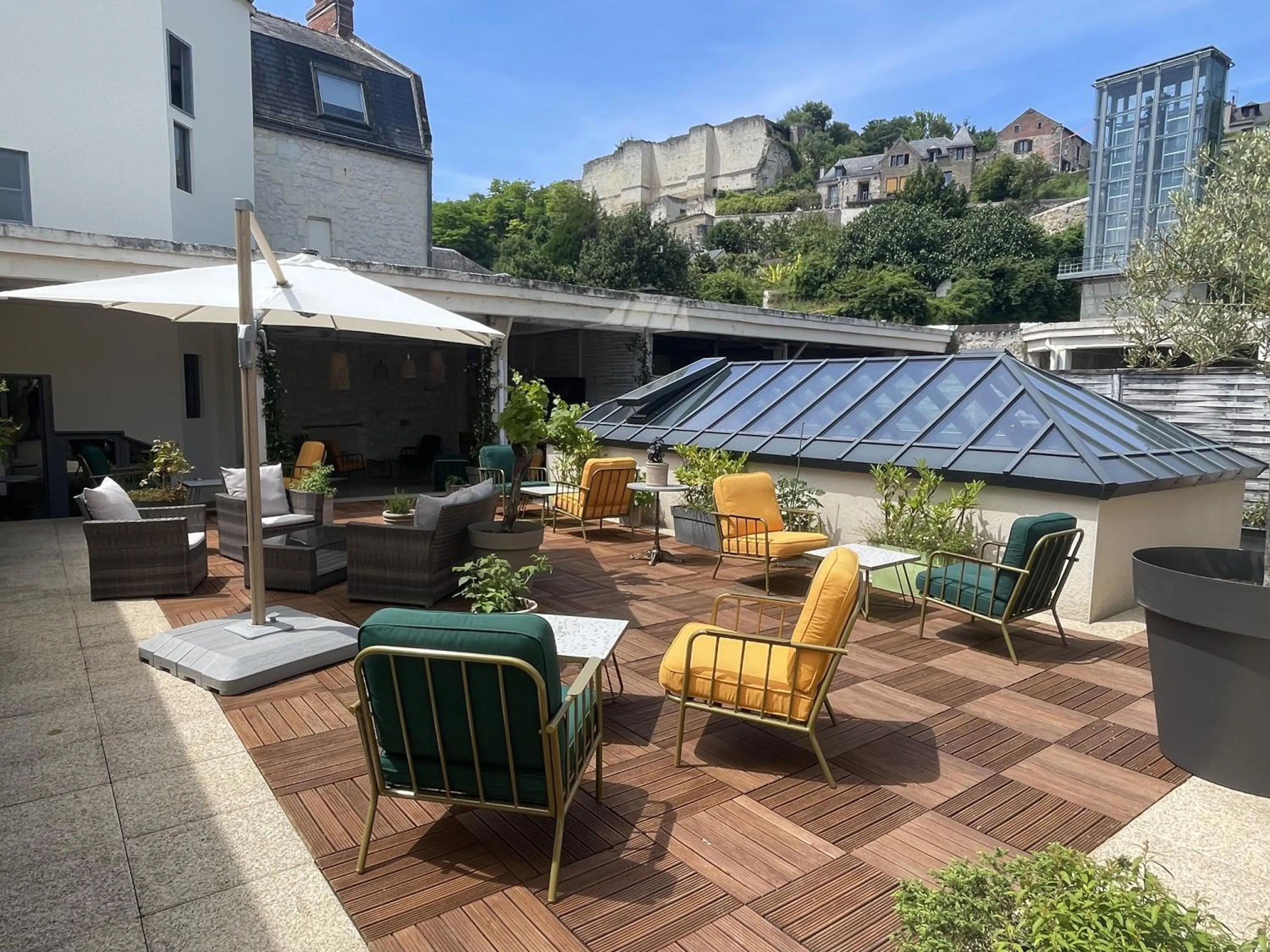 Patio in Best Western Hôtel De France