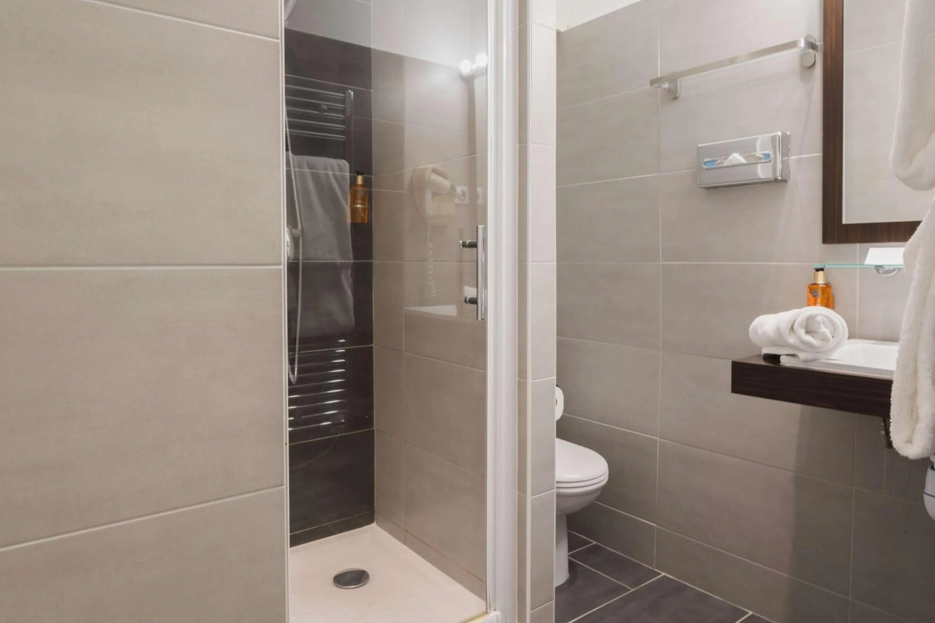 Bedroom in Best Western Hôtel De France