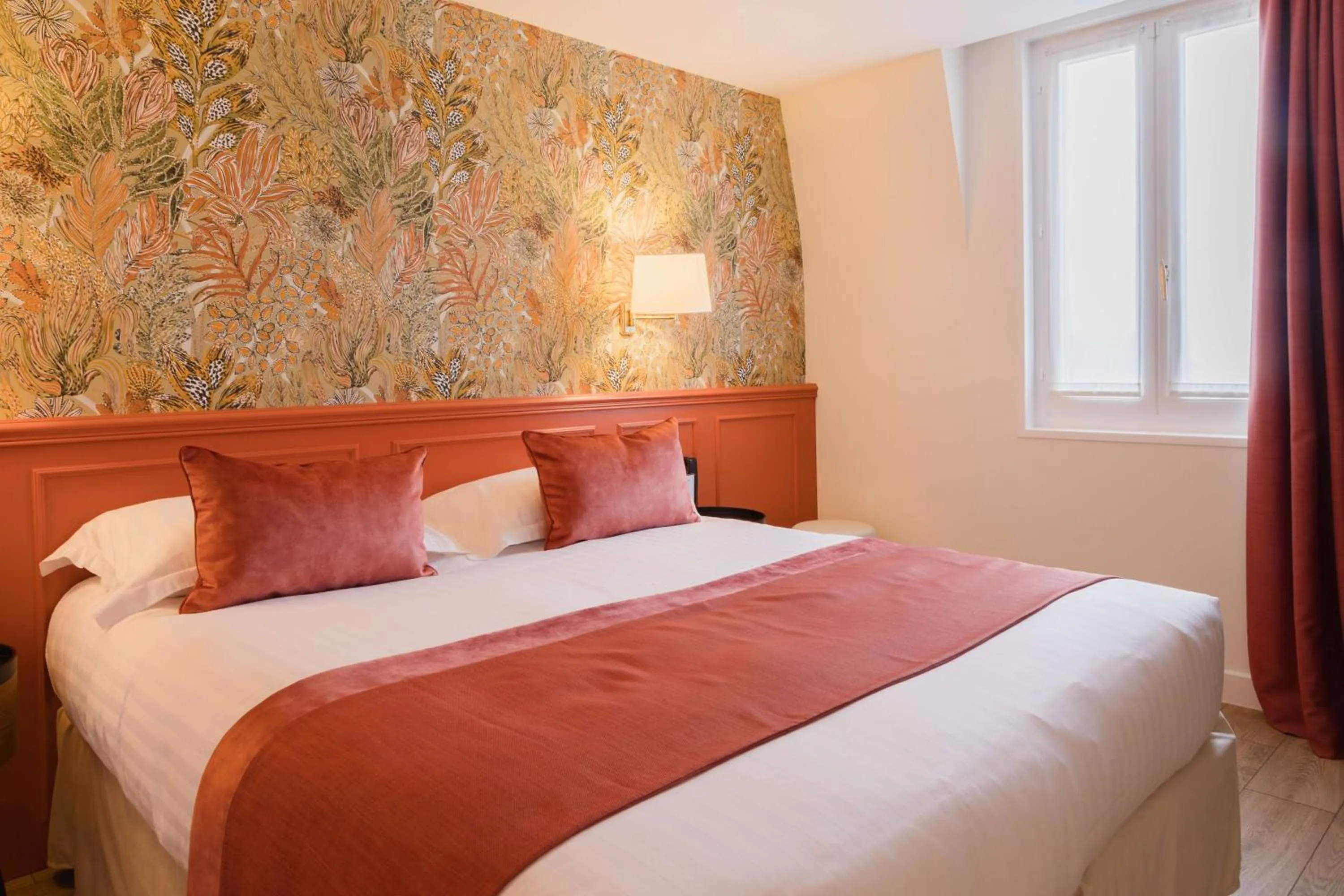 Bedroom, Bed in Best Western Hôtel De France