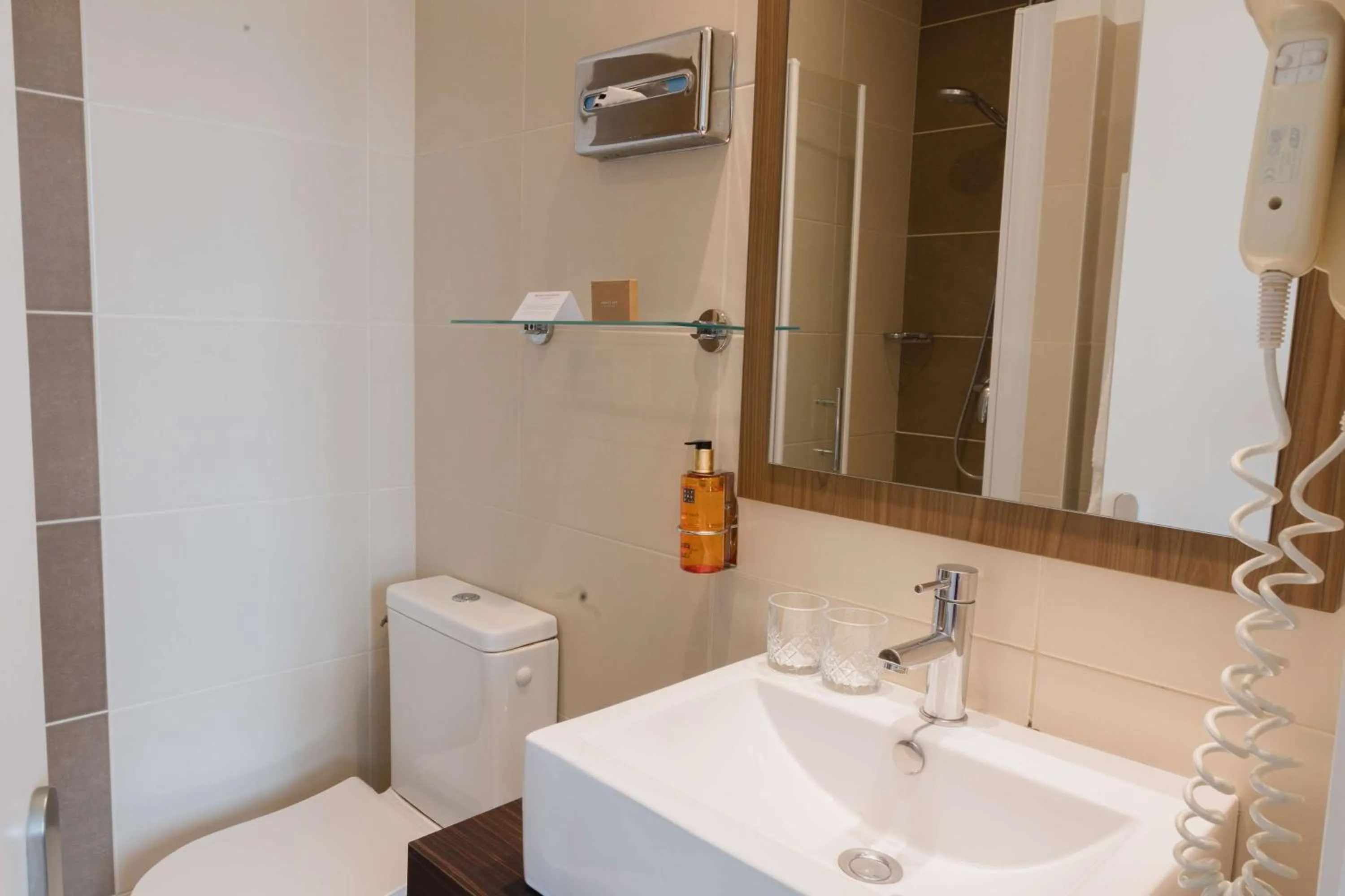 Bathroom in Best Western Hôtel De France