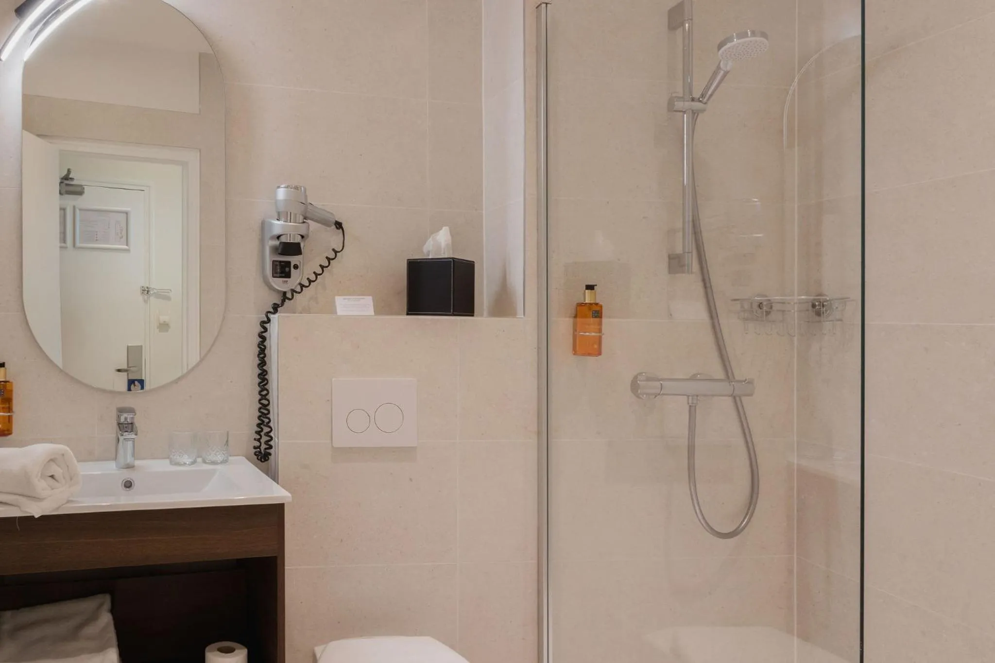 Bathroom in Best Western Hôtel De France