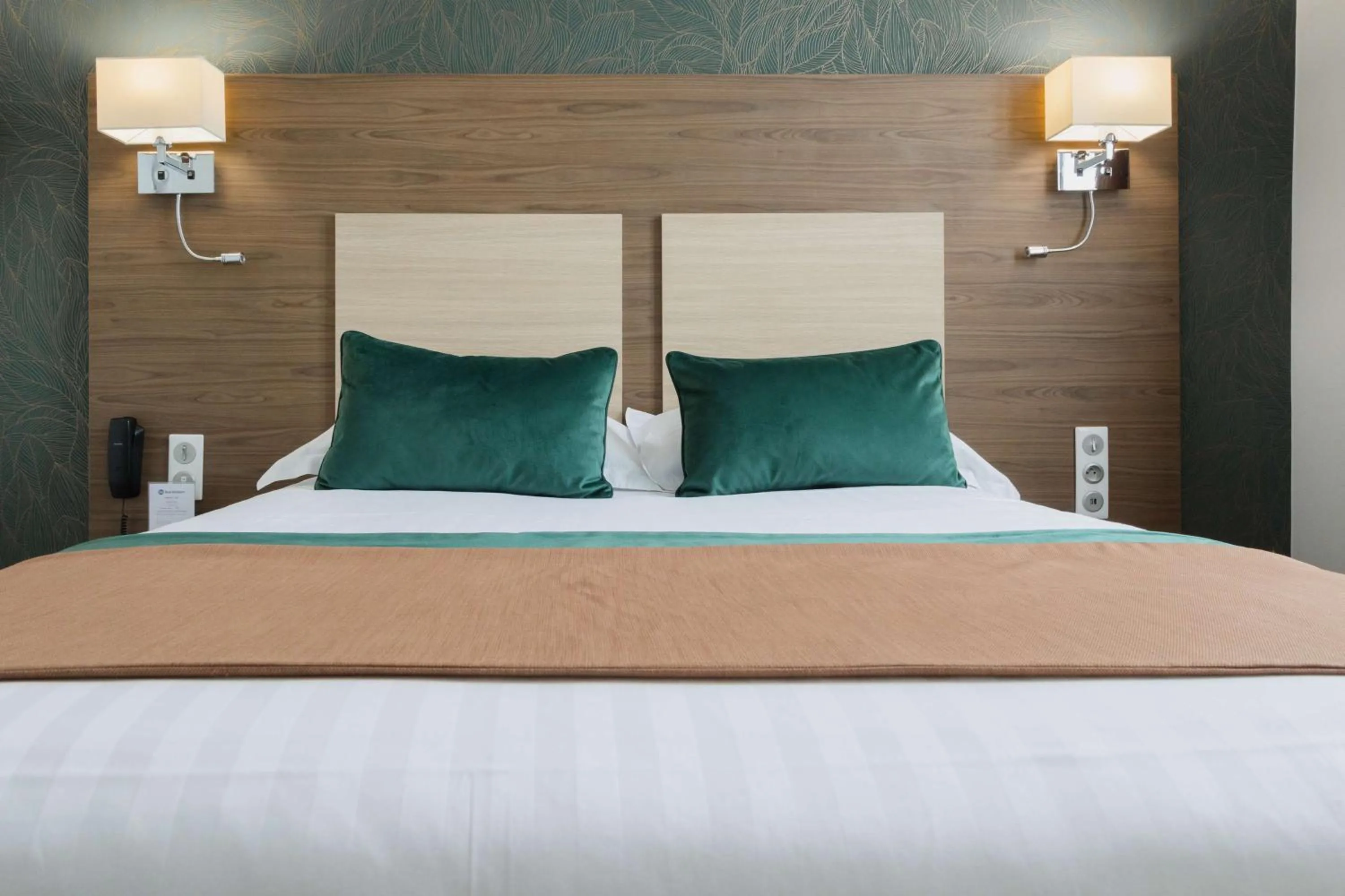 Bedroom, Bed in Best Western Hôtel De France