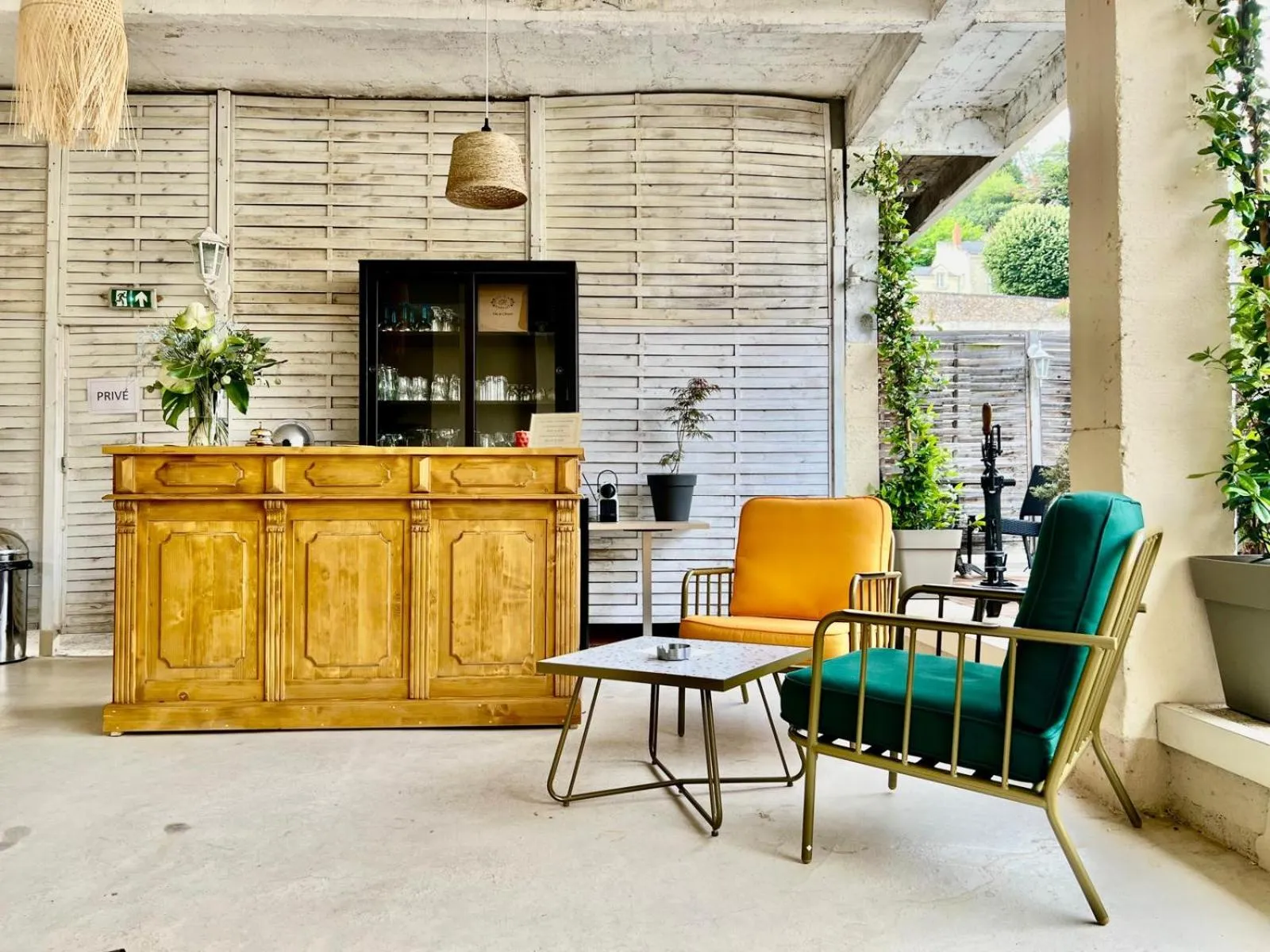 Patio in Best Western Hôtel De France