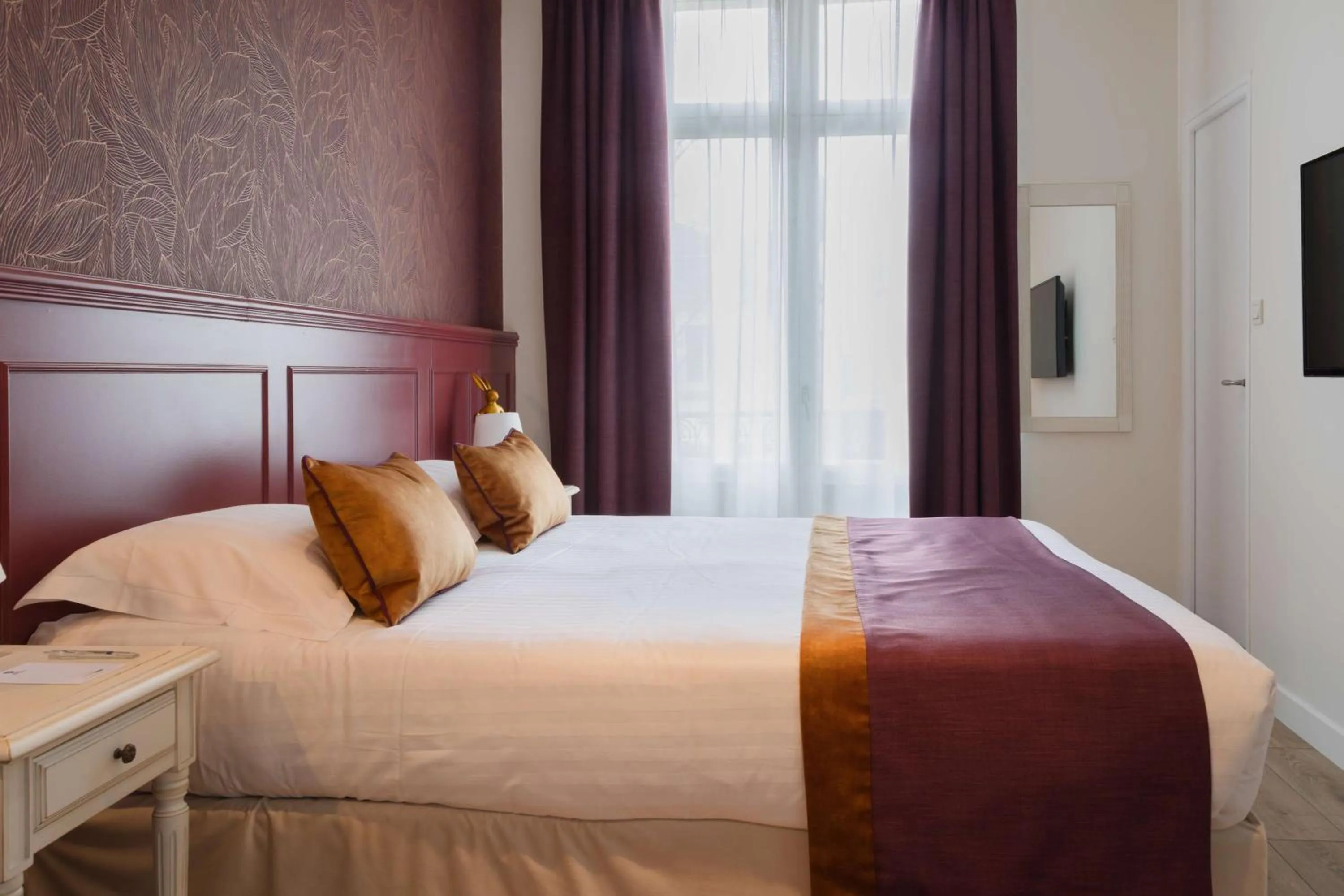 Bedroom, Bed in Best Western Hôtel De France