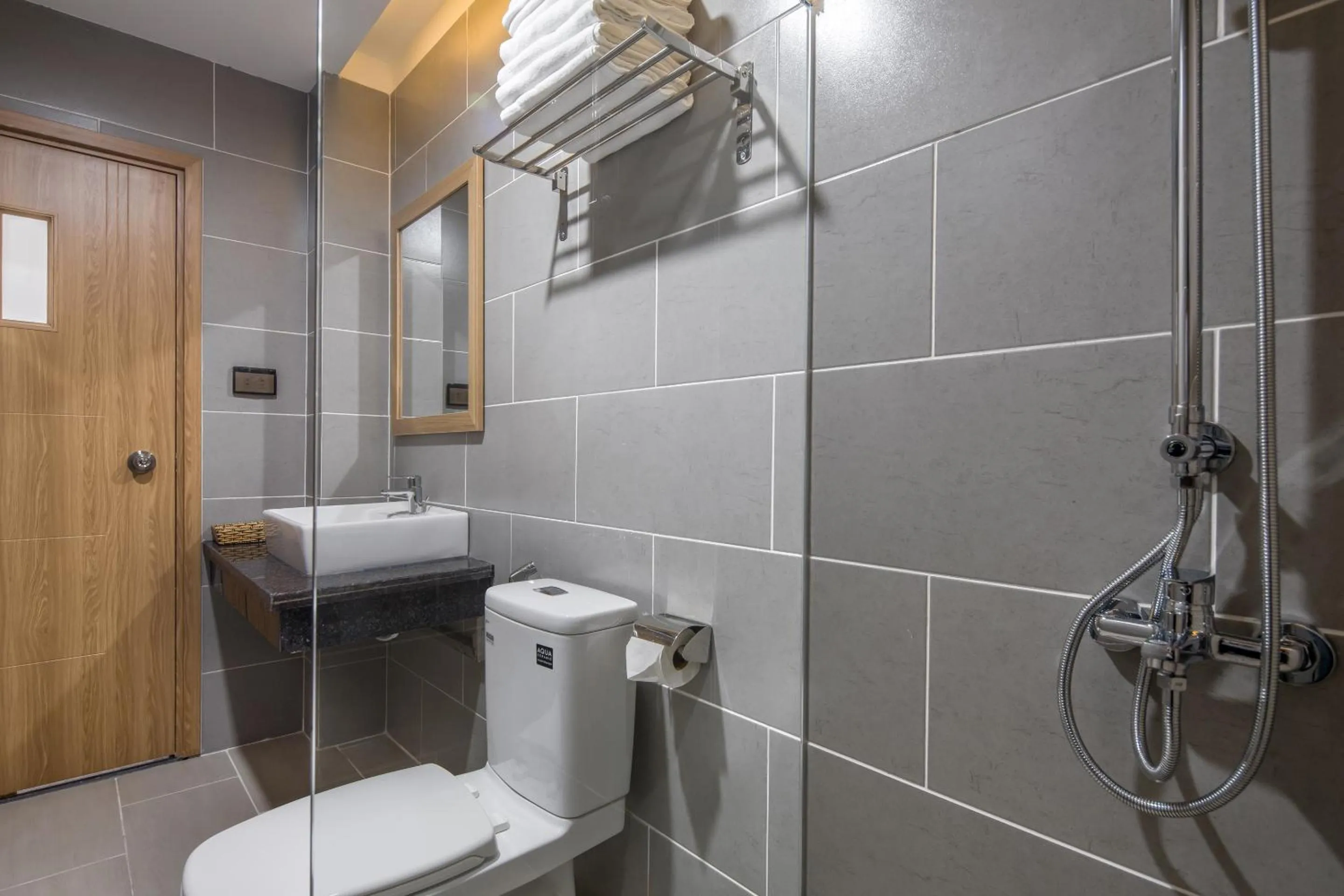 Bathroom in An Dương Hotel & Apartment