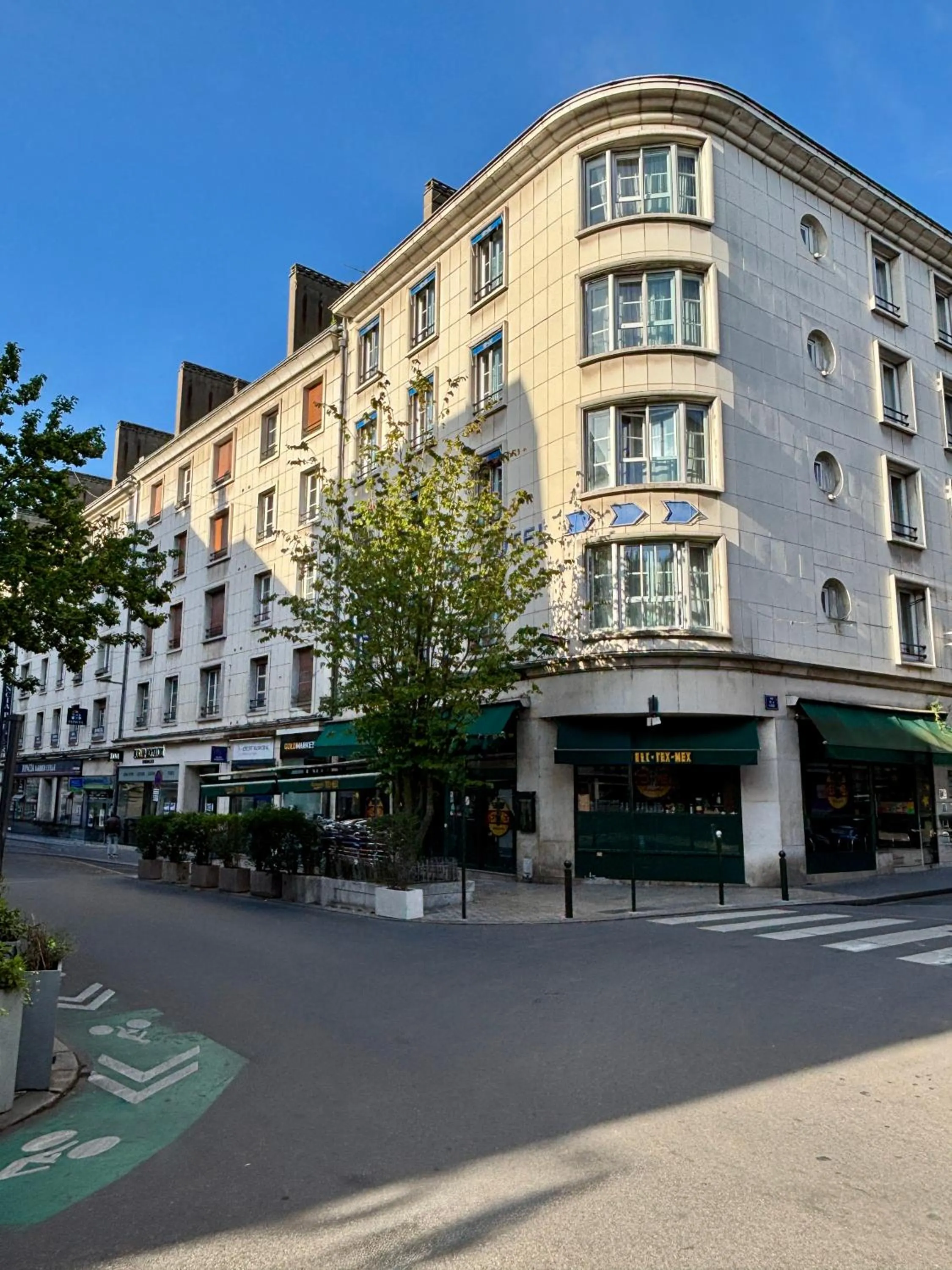 Property building in Urban Jungle Hôtel Orleans