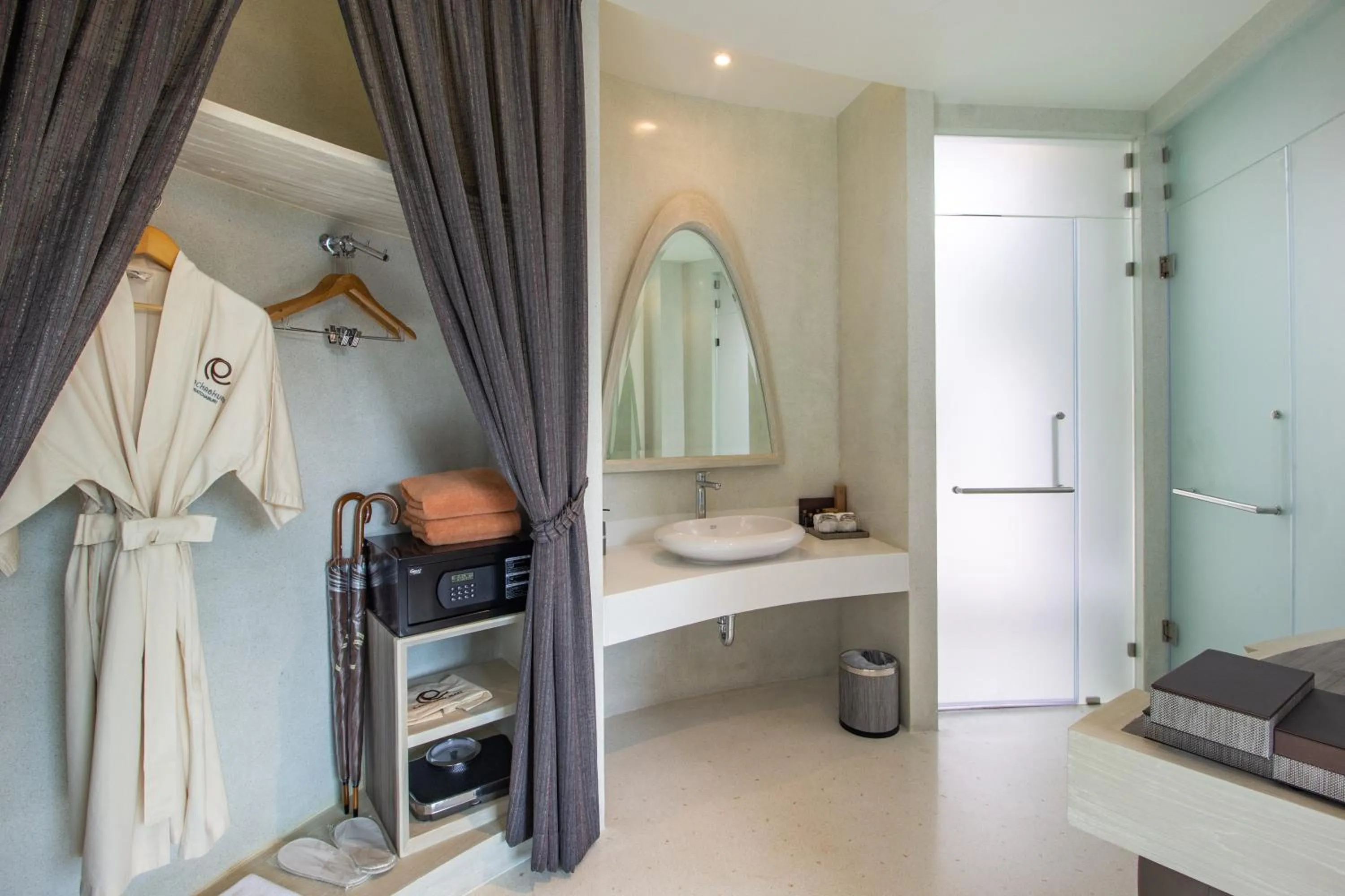 Shower in Rachabhura Hotel