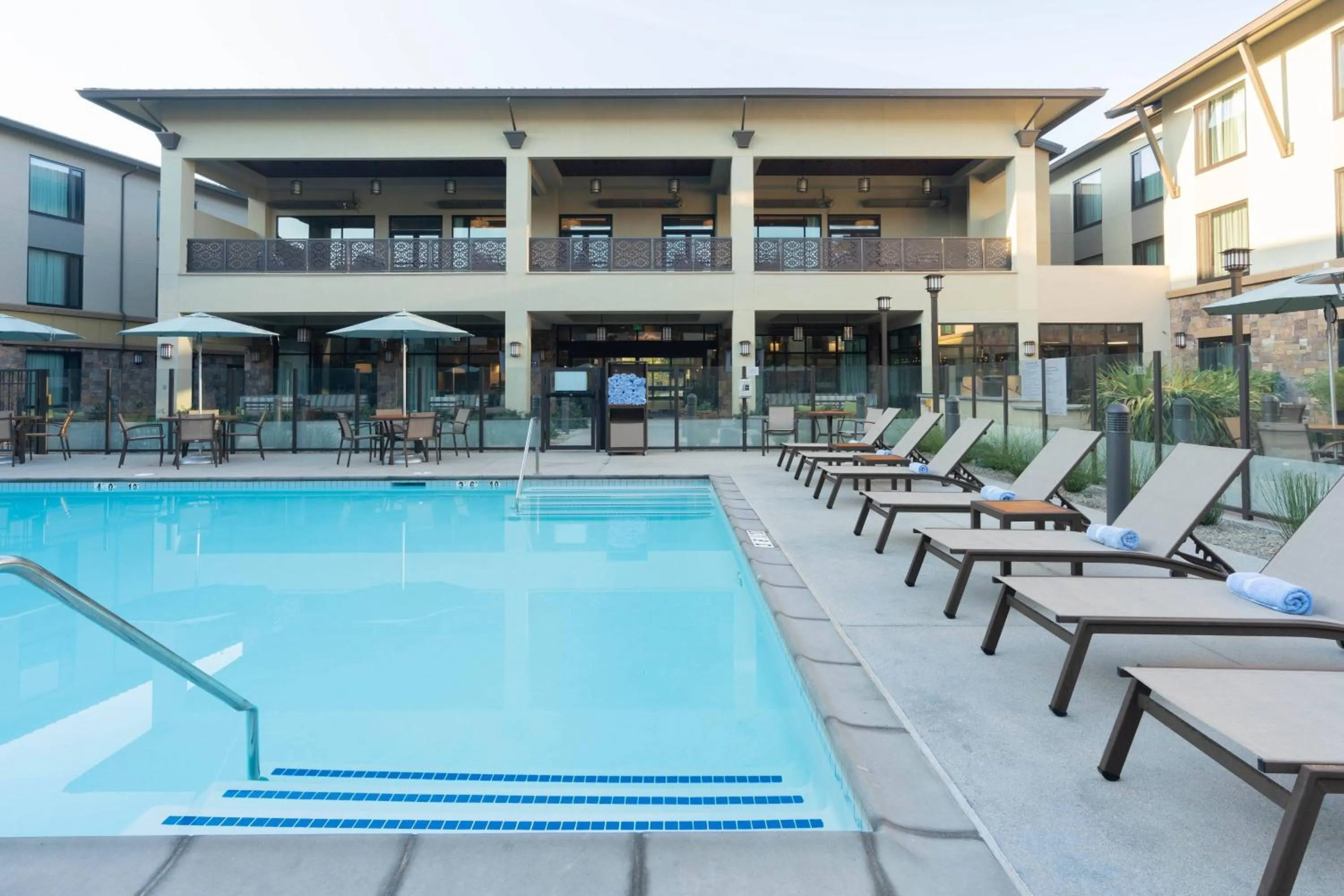 Swimming pool in TownePlace Suites by Marriott Thousand Oaks Agoura Hills
