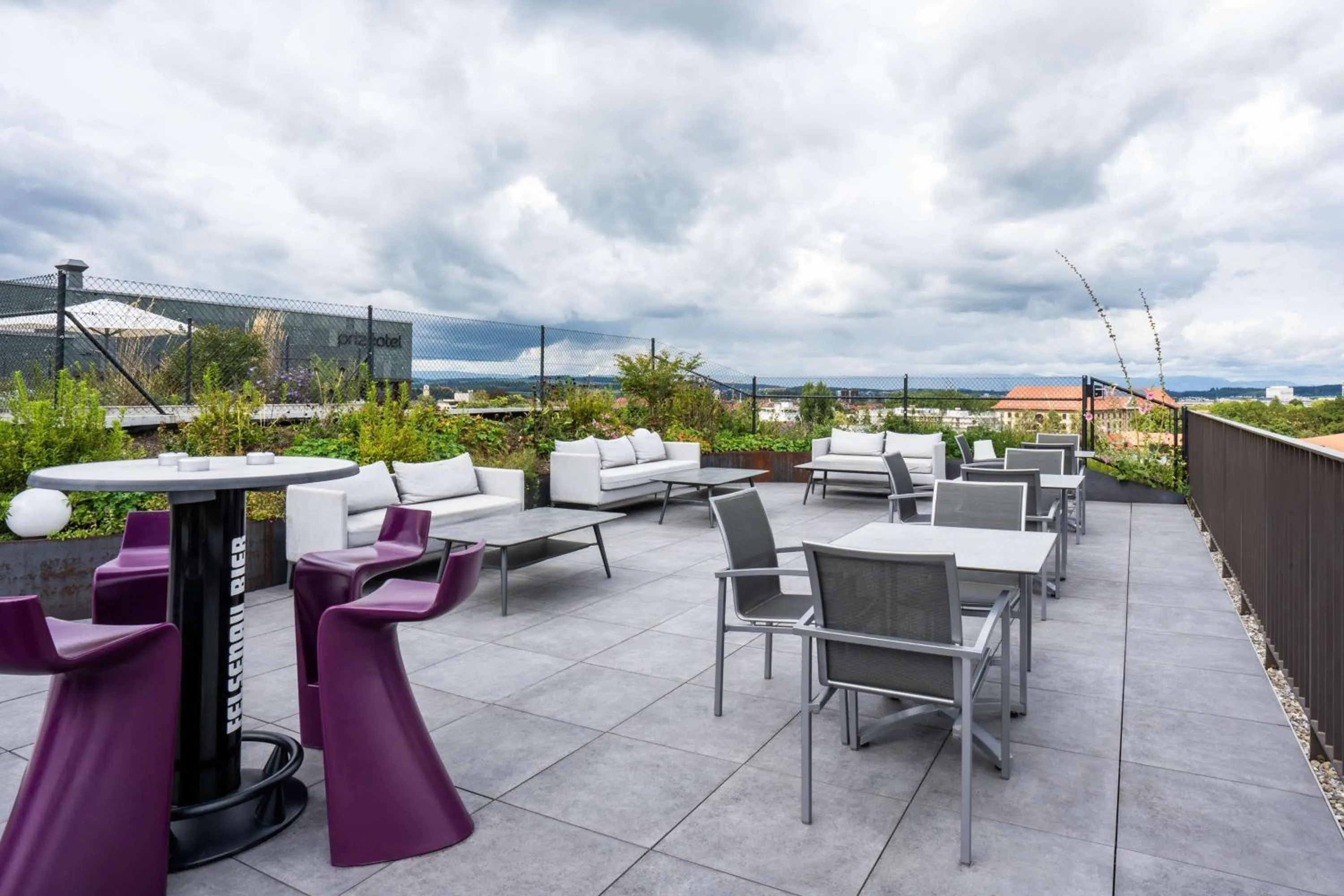 Lounge or bar in Prize by Radisson, Bern City