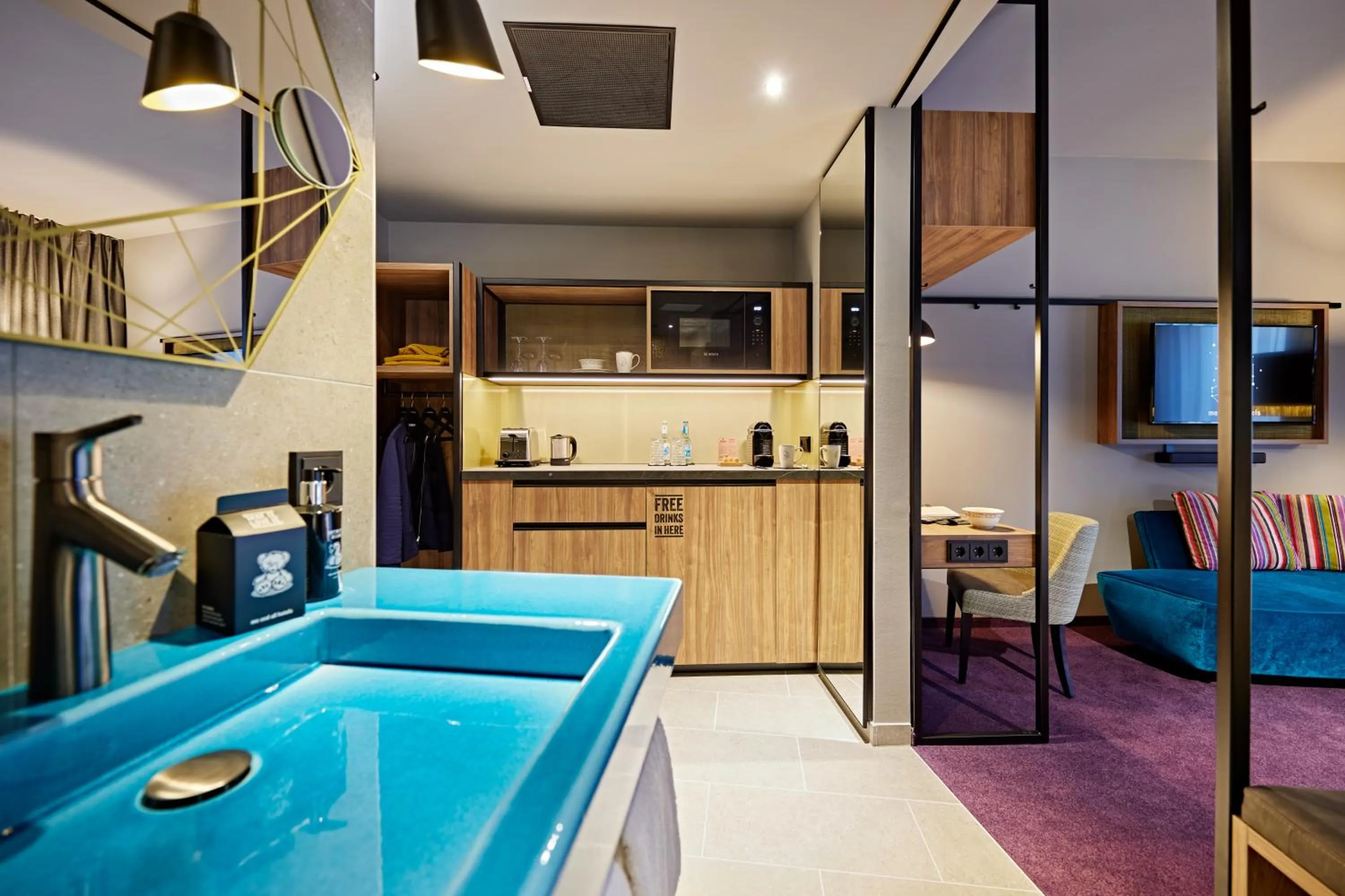 Kitchen or kitchenette in Me and All Hotel Dusseldorf Oberkassel, by Hyatt