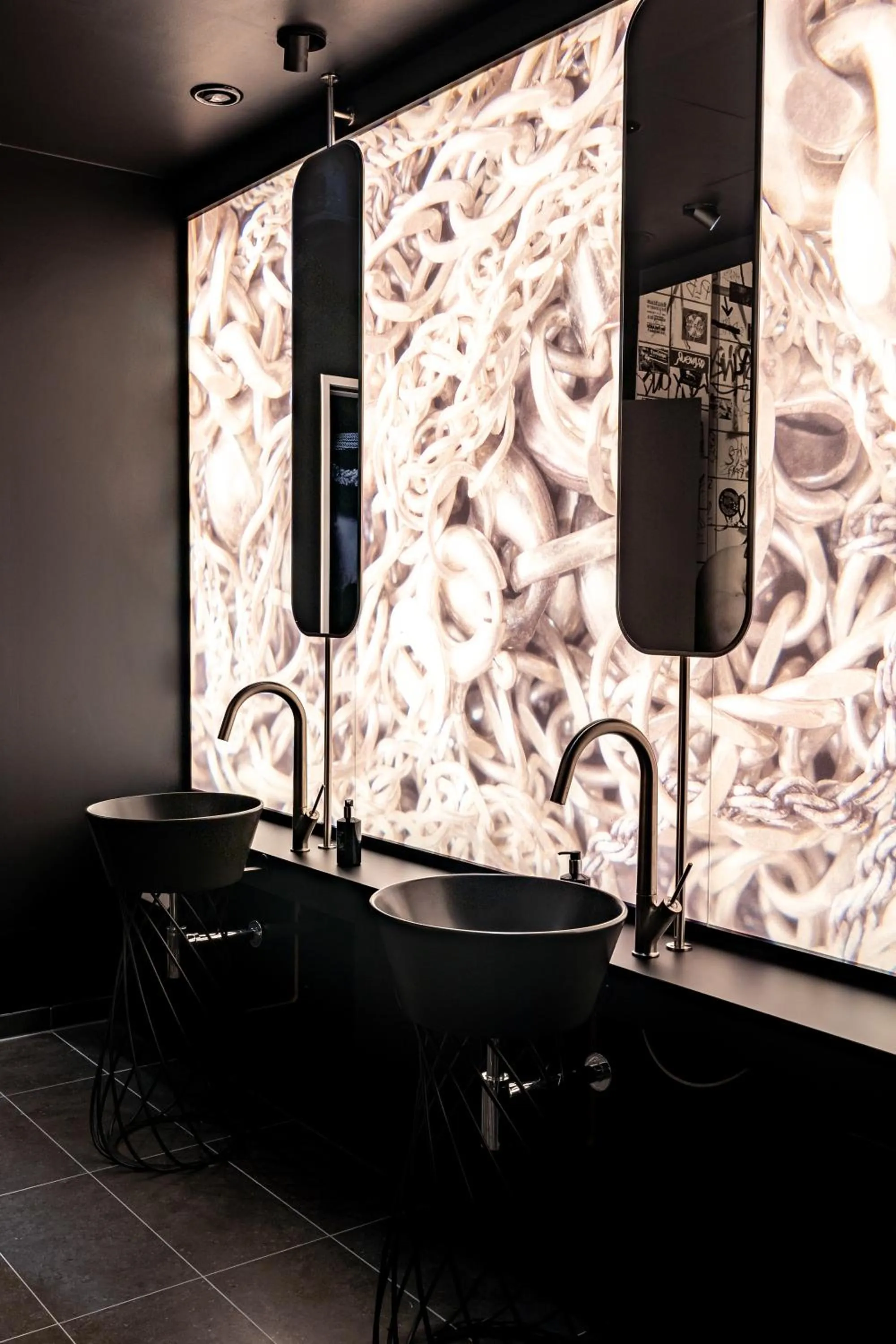 Toilet in Me and All Hotel Dusseldorf Oberkassel, by Hyatt