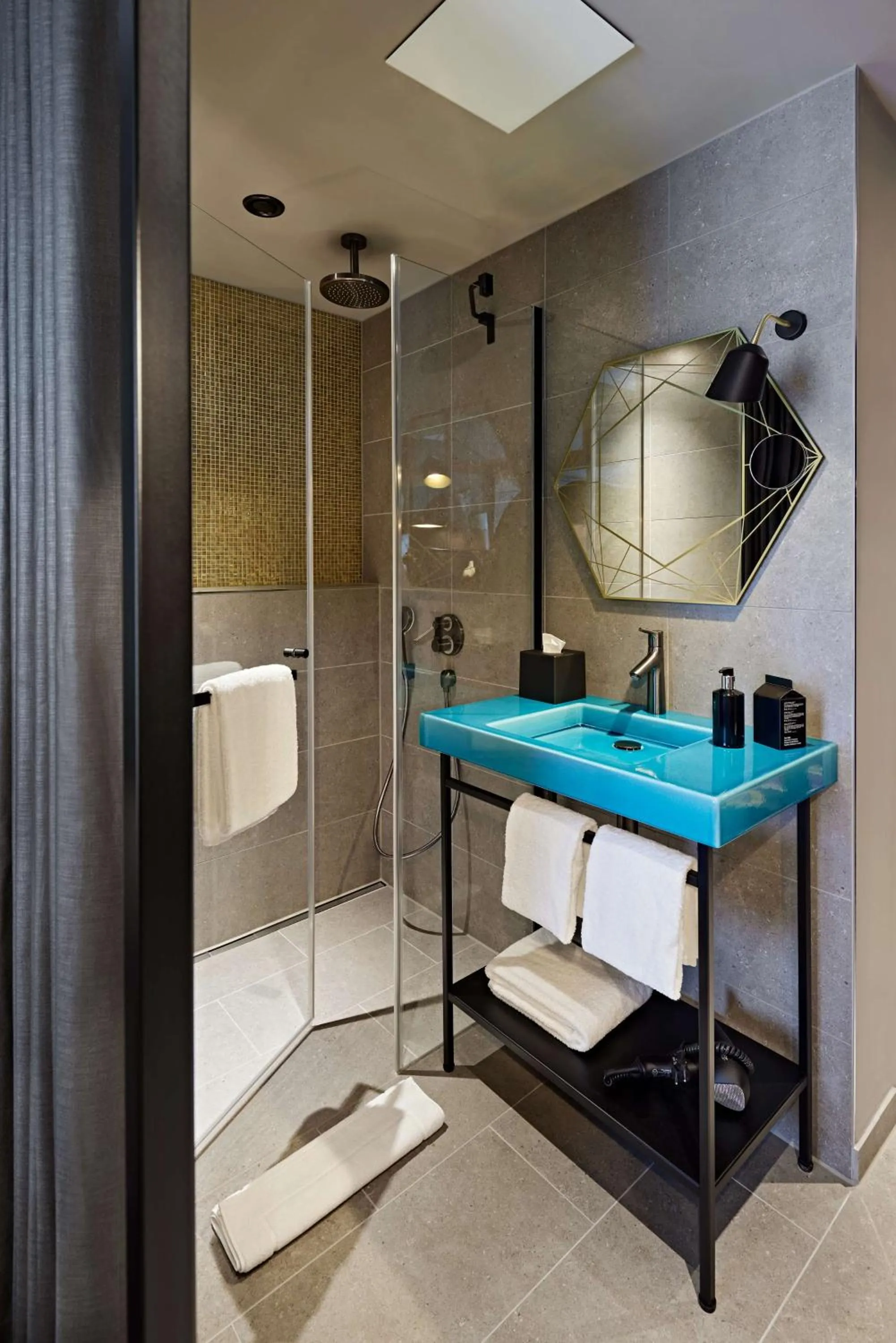 Shower in Me and All Hotel Dusseldorf Oberkassel, by Hyatt