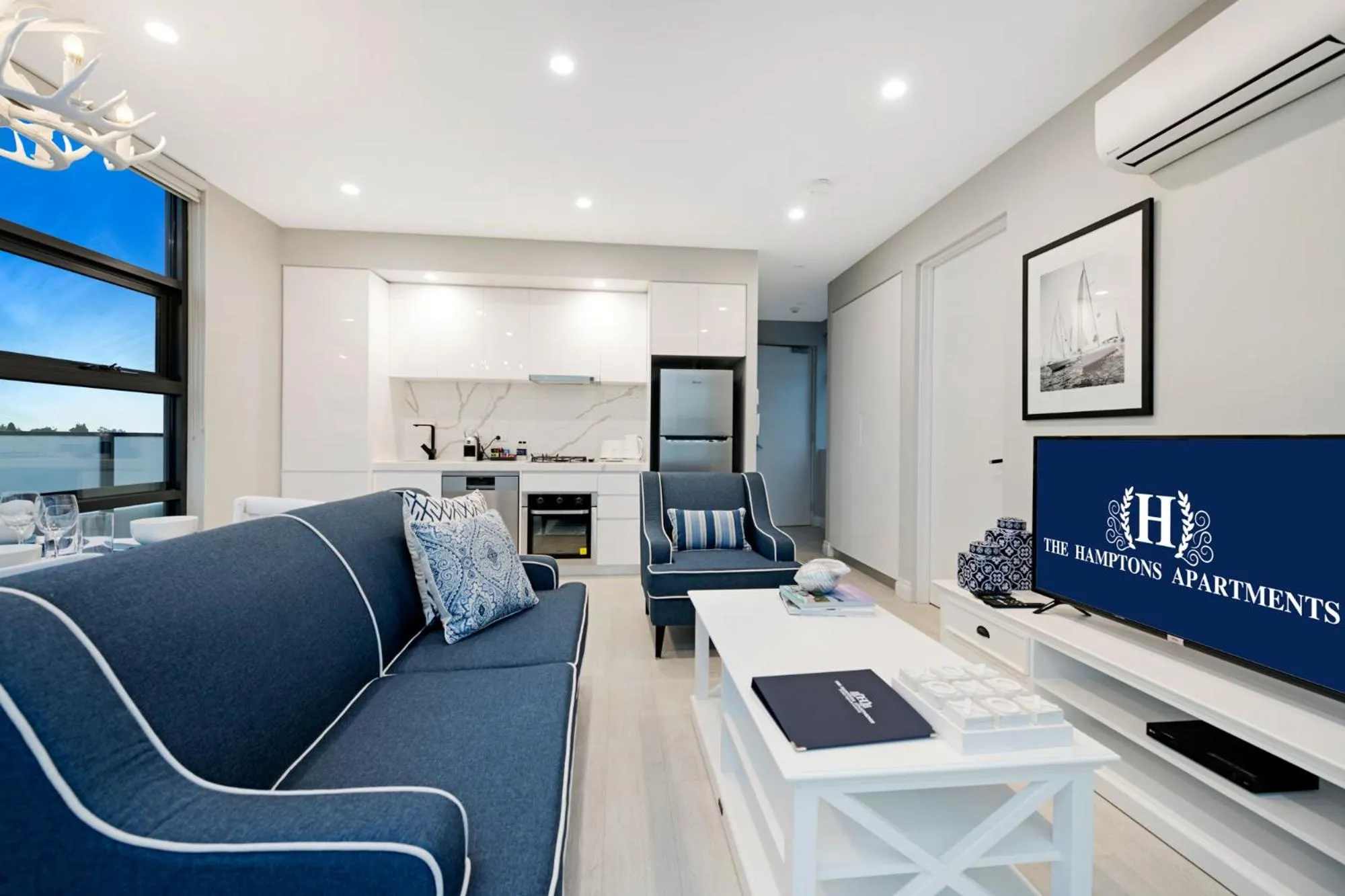 TV and multimedia in The Hamptons Apartments - St Kilda