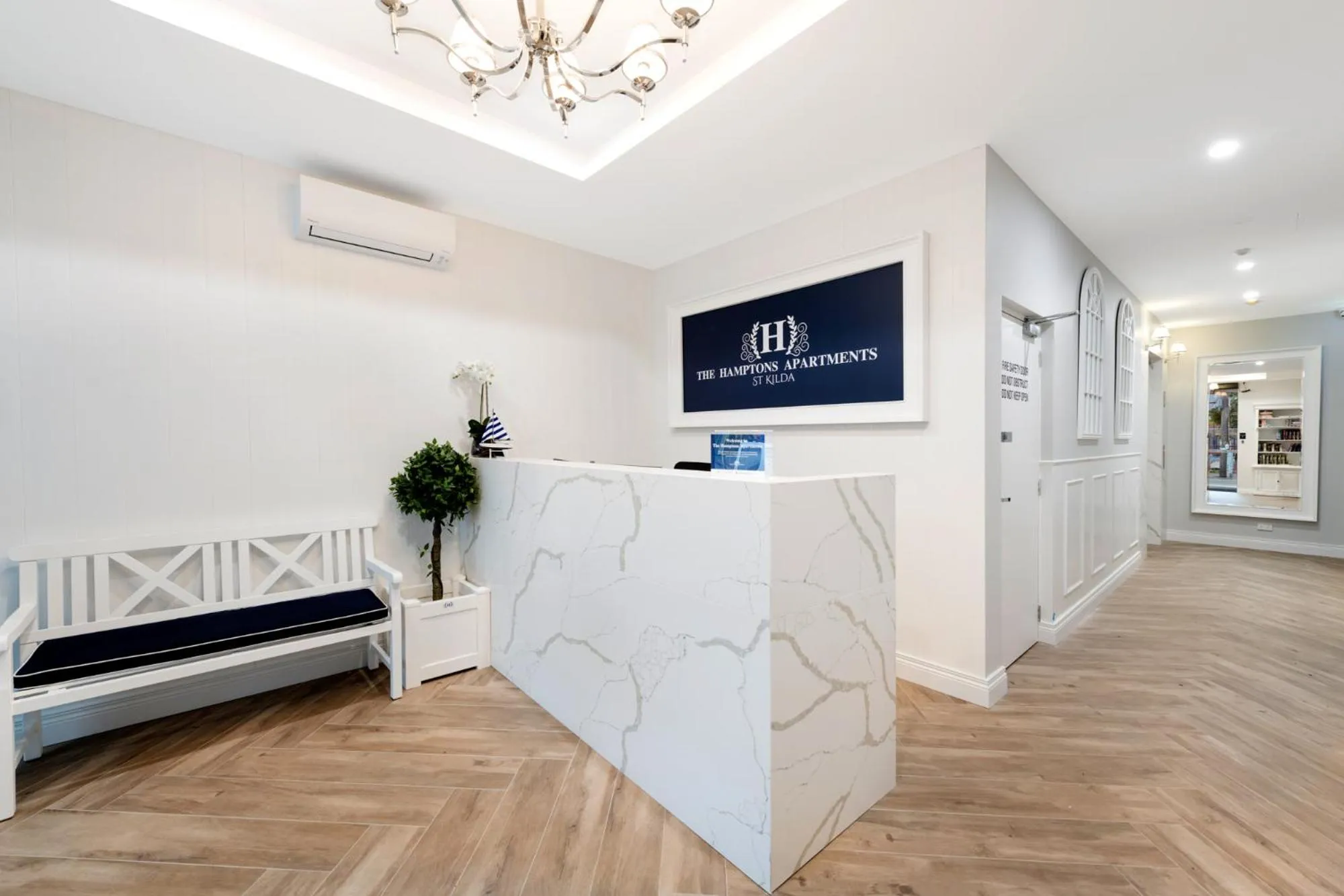 Lobby or reception, Bed in The Hamptons Apartments - St Kilda