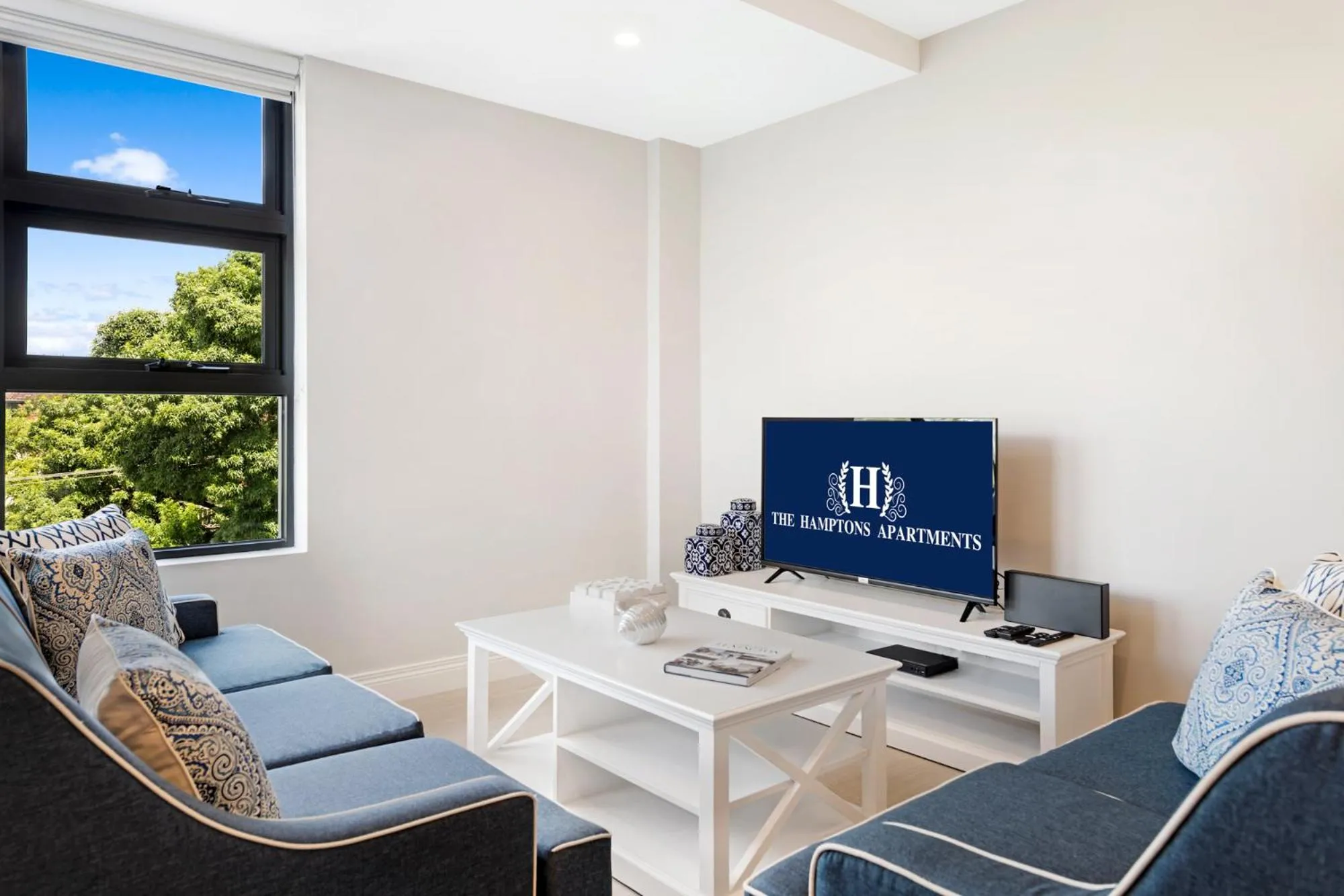 TV and multimedia in The Hamptons Apartments - St Kilda