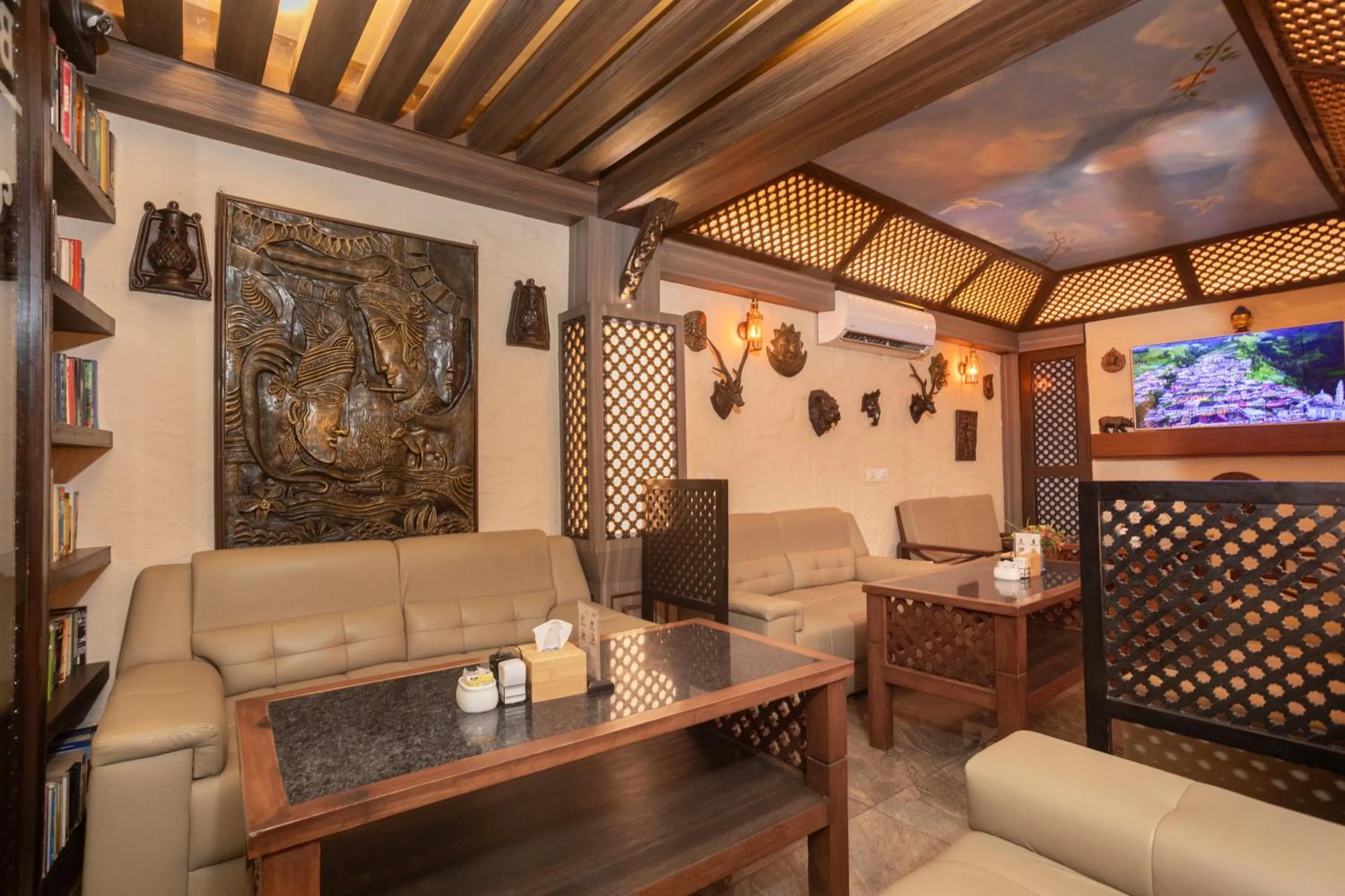 Communal lounge/ TV room in Thamel Boutique Hotel