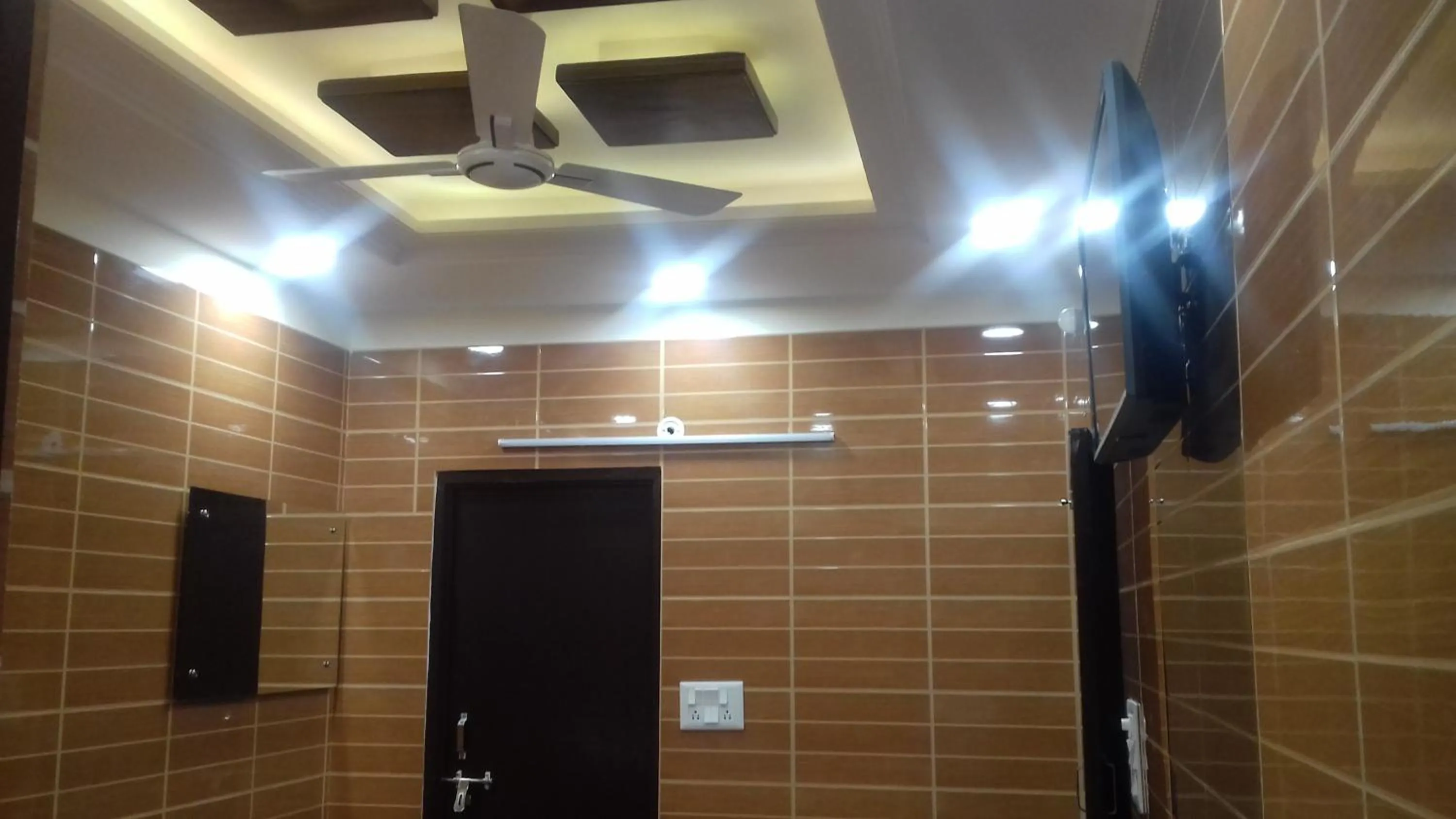 Apartment in Posh Sdelhi Foreigners Area, Vsafe, Lajpat Ngr-2