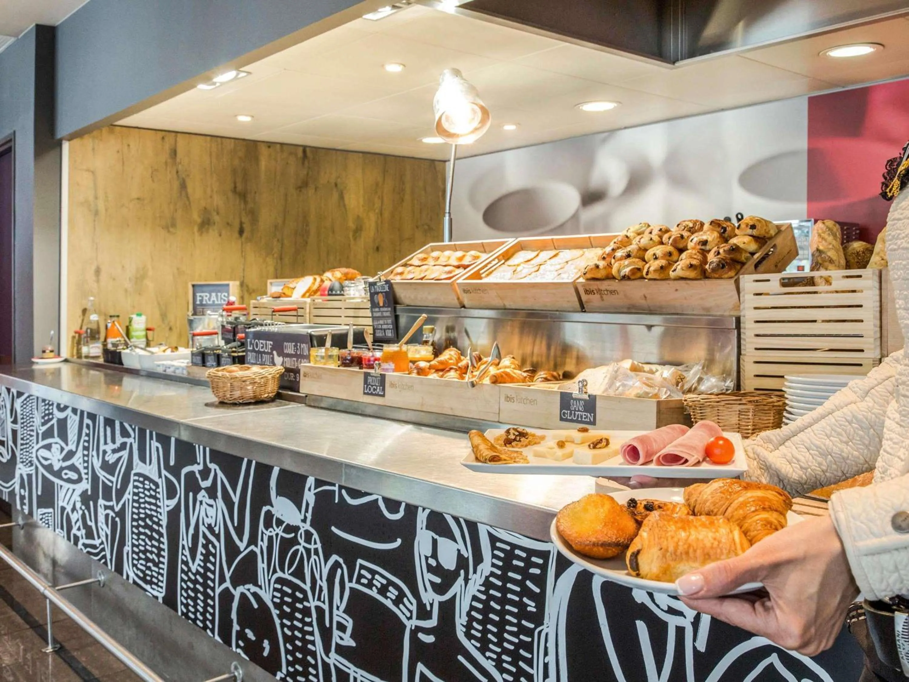 Breakfast in ibis Cannes Mandelieu