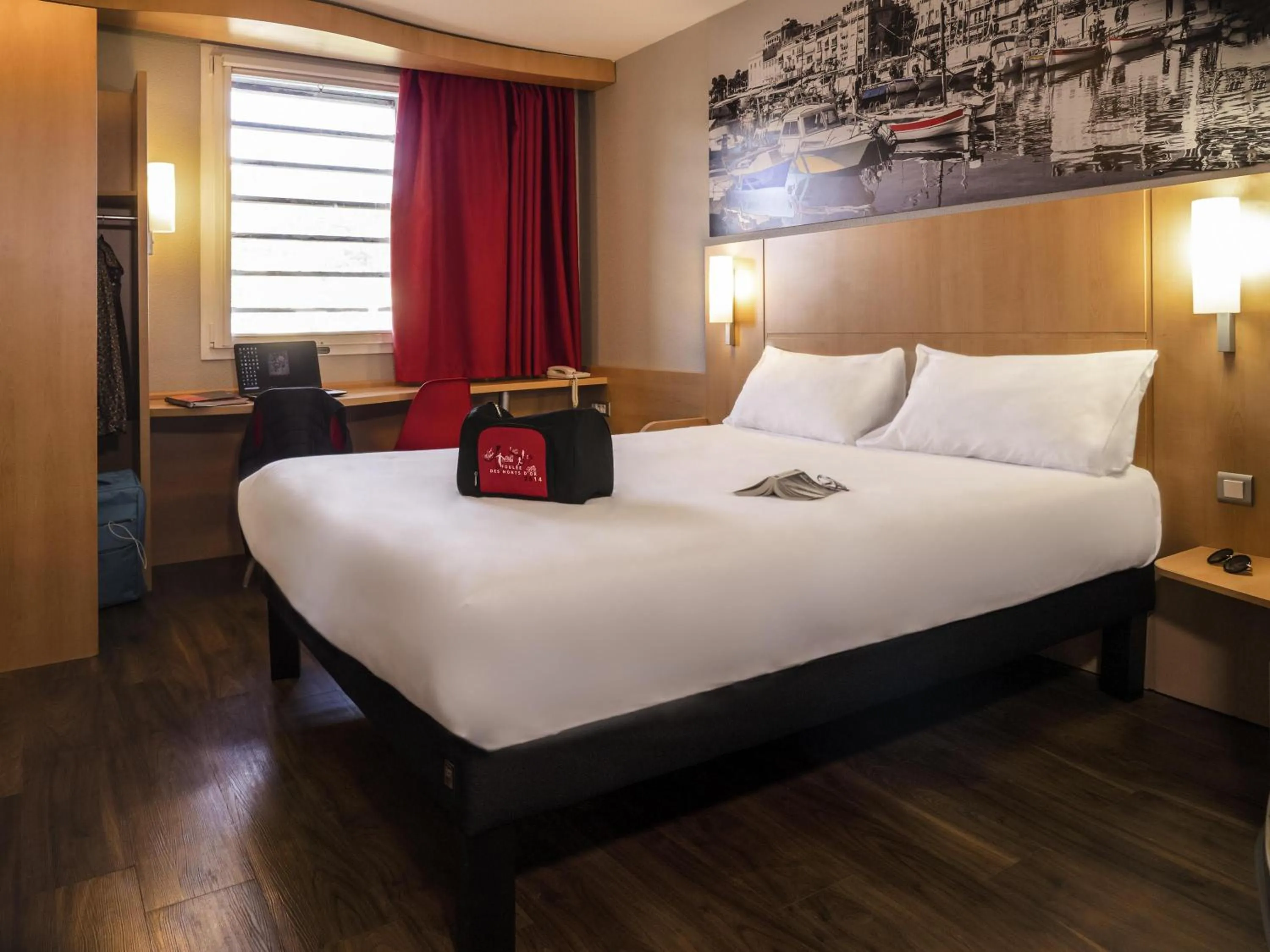 Bedroom, Bed in ibis Cannes Mandelieu