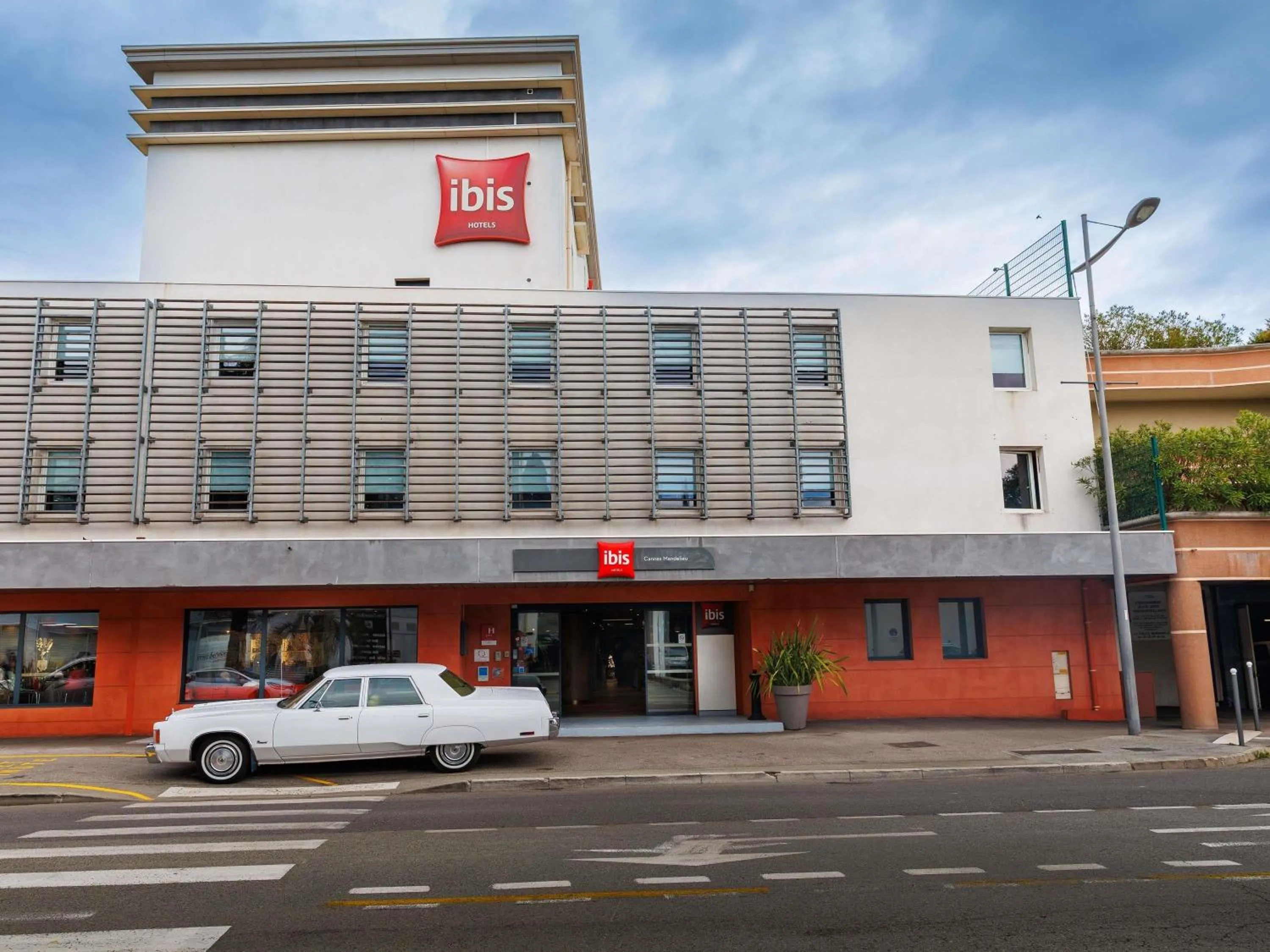 Property building in ibis Cannes Mandelieu