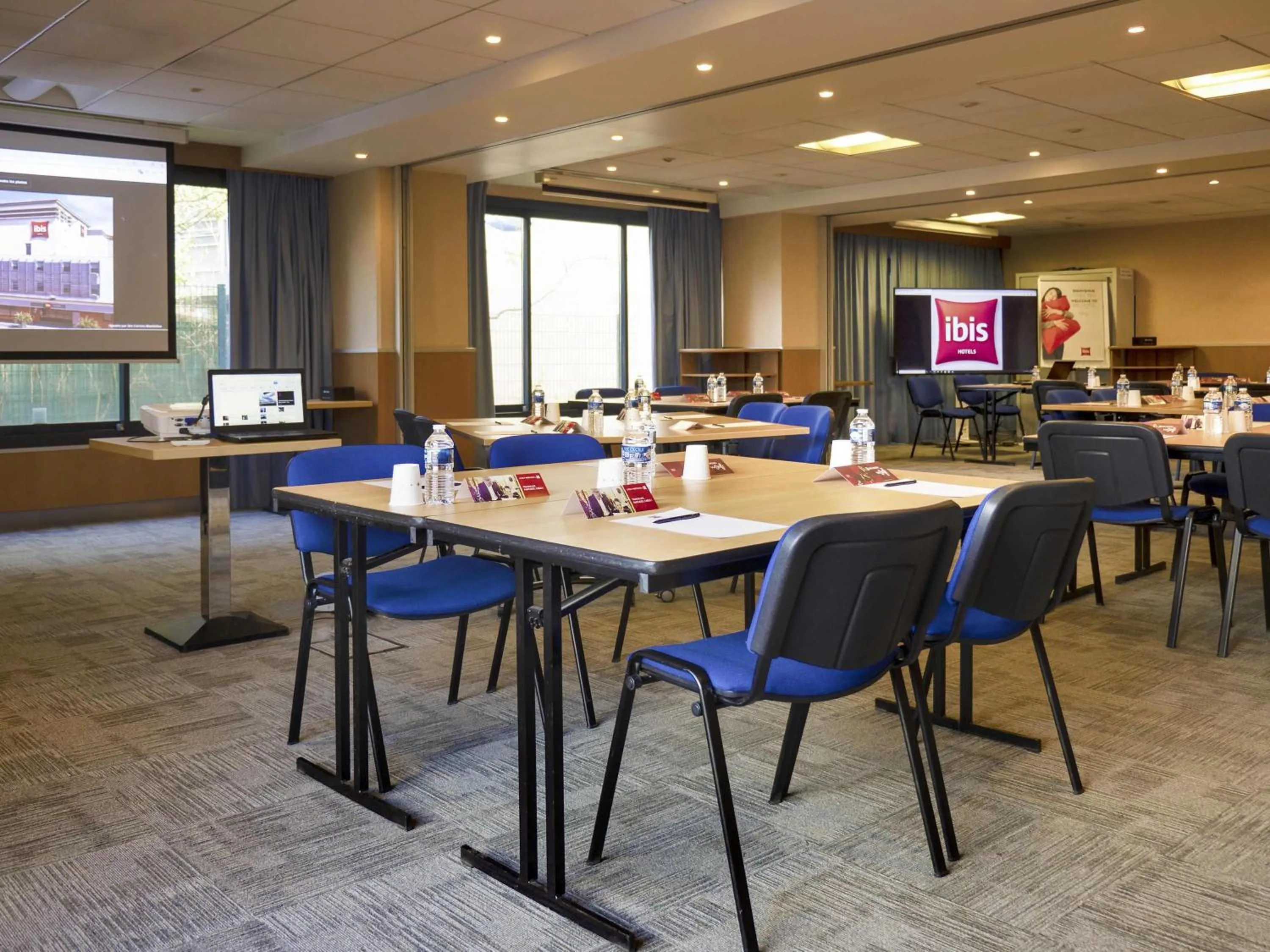 Meeting/conference room in ibis Cannes Mandelieu