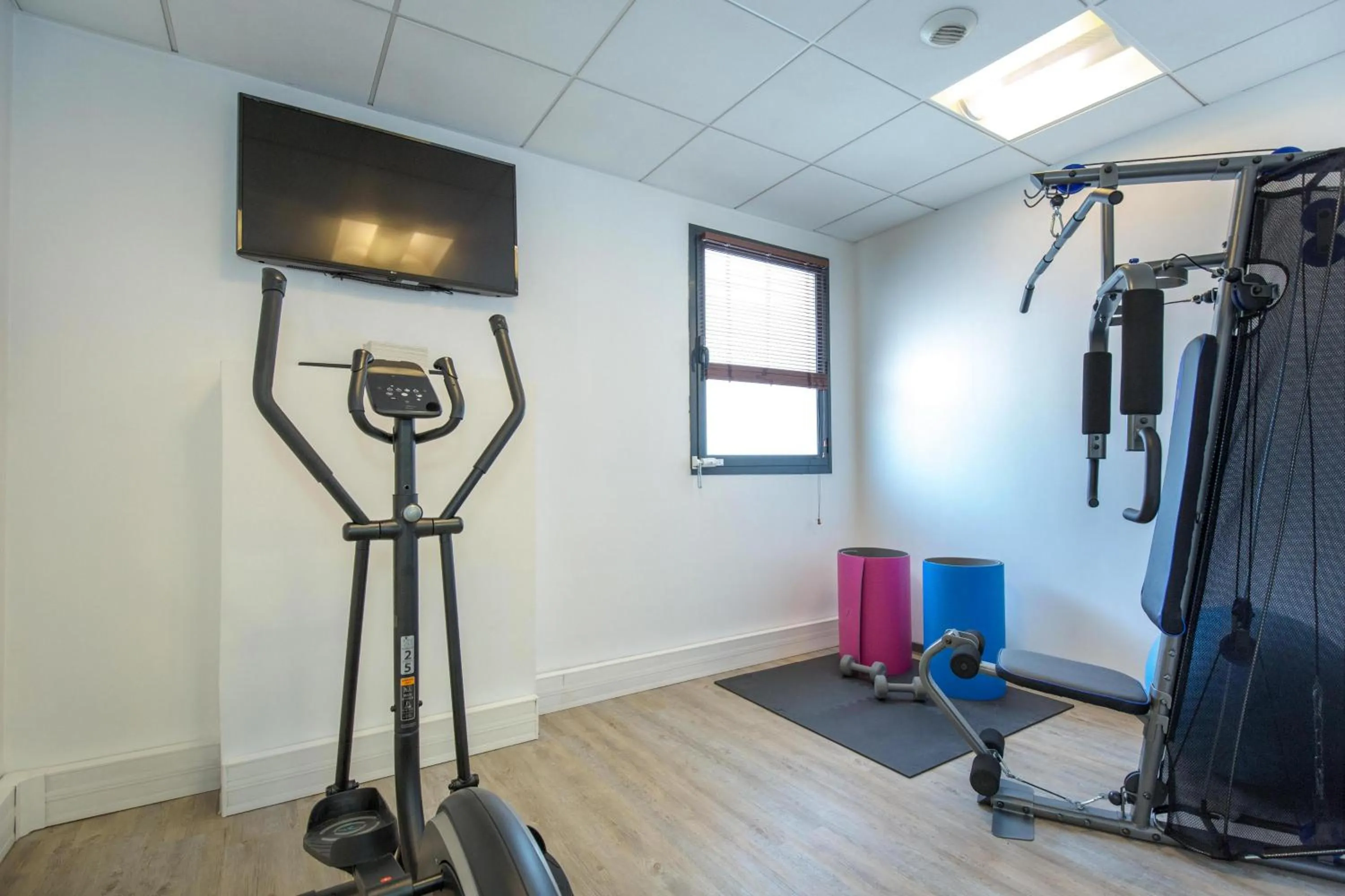 Fitness centre/facilities in ibis Cannes Mandelieu