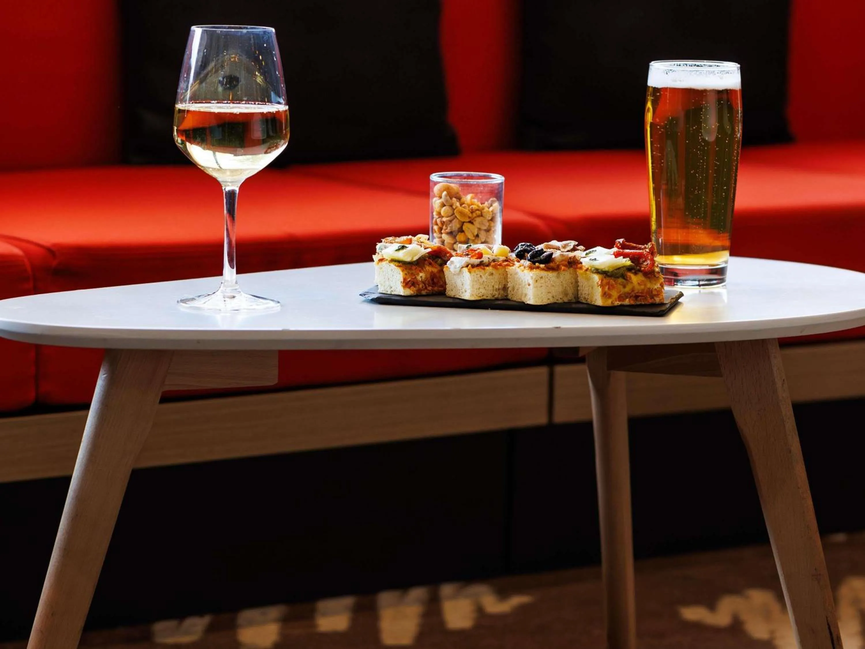 Lounge or bar in ibis Cannes Mandelieu