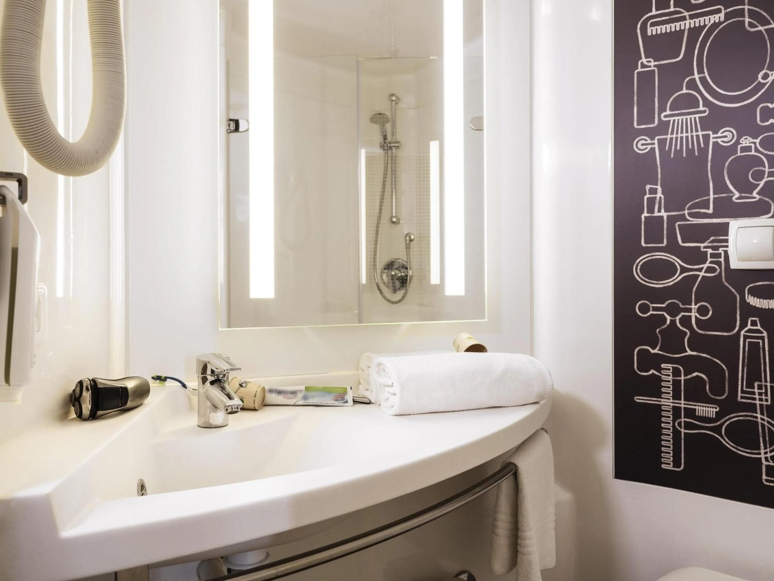 Bedroom in ibis Cannes Mandelieu