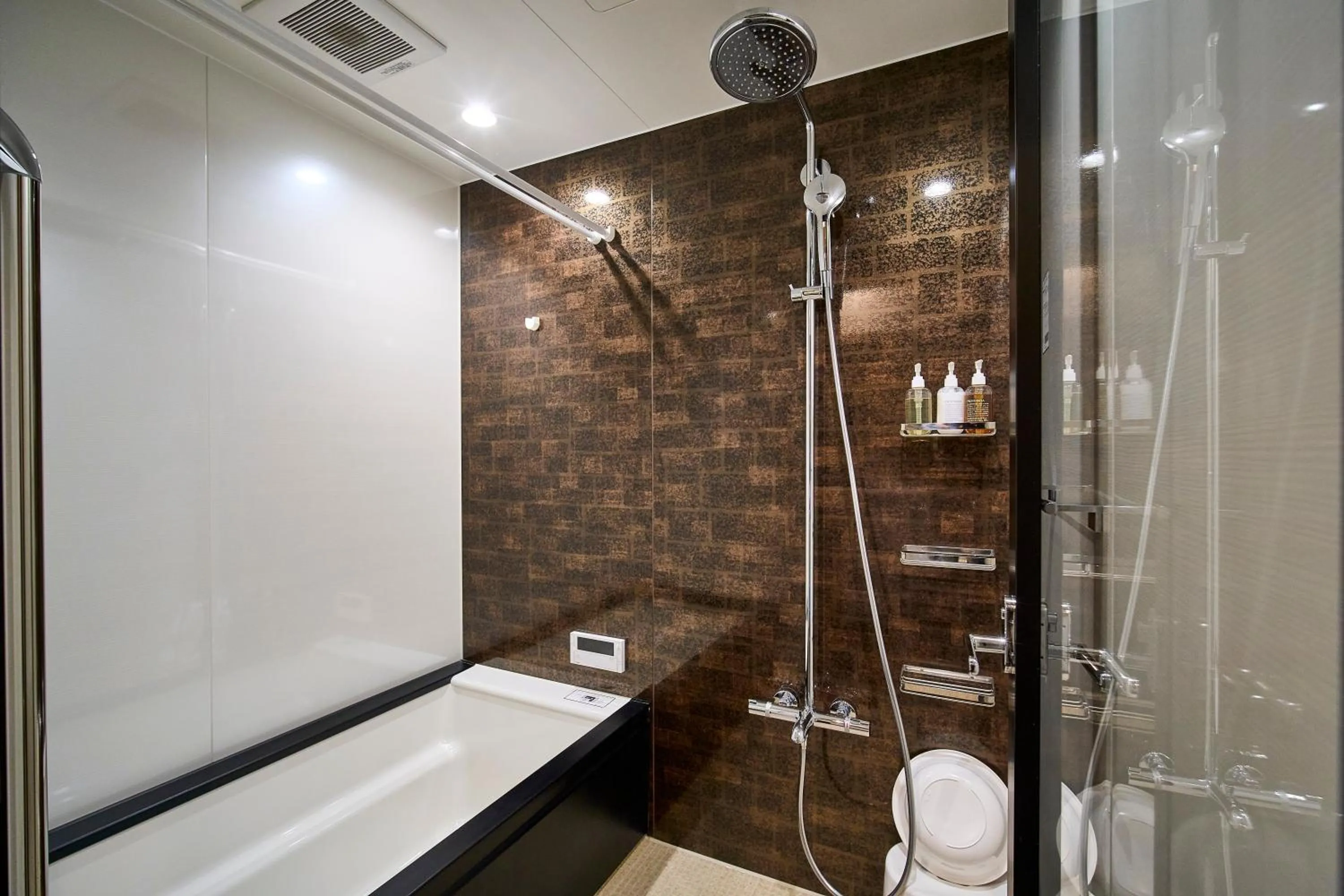 Shower in HOTEL MASTAY jingumichi