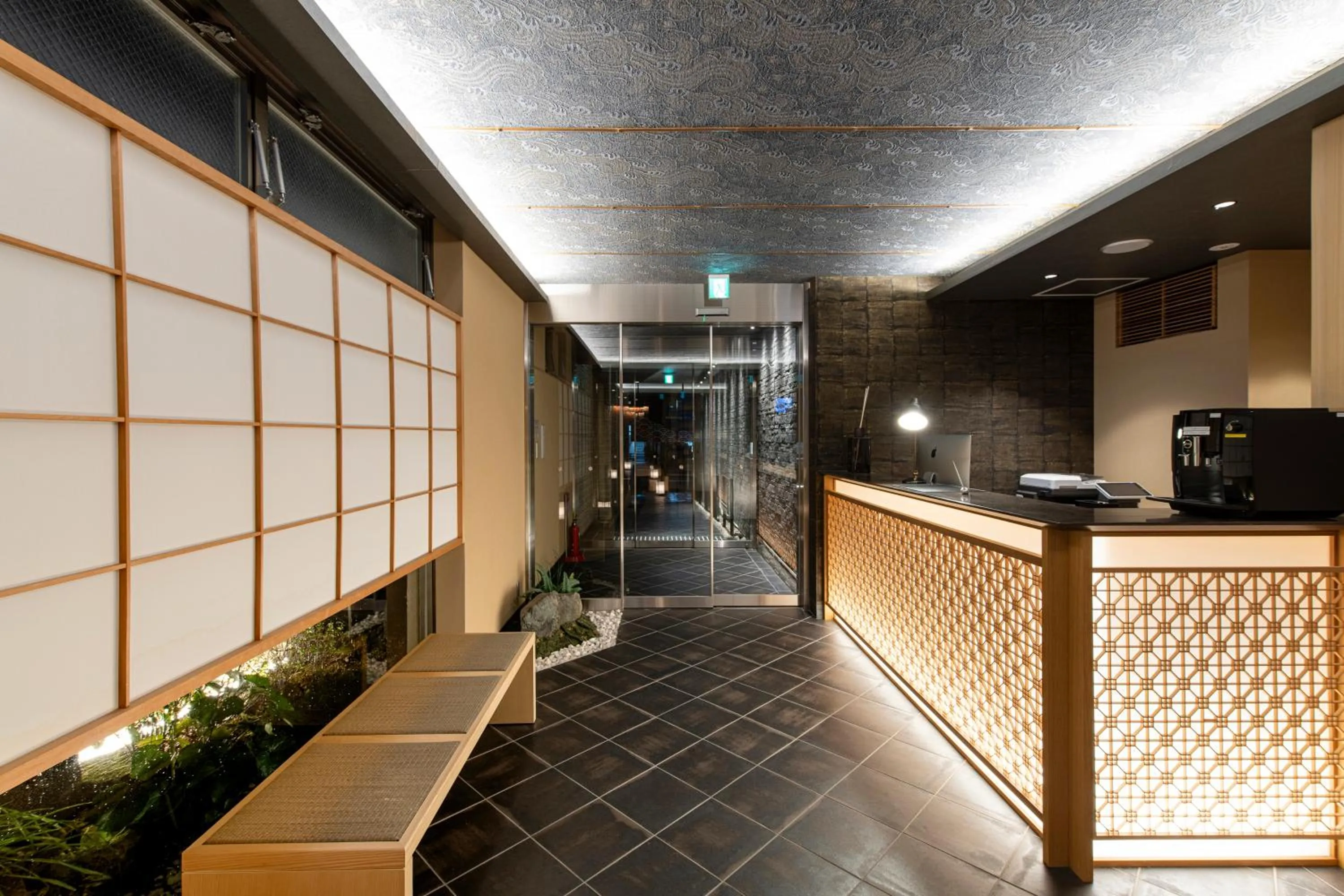 Lobby or reception in HOTEL MASTAY jingumichi