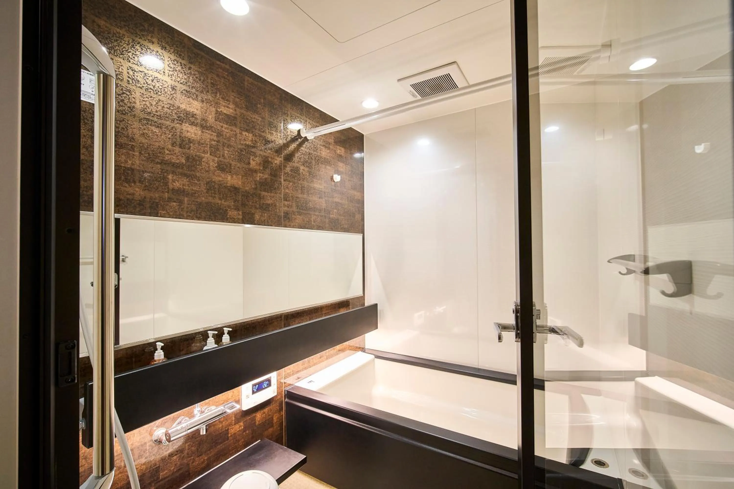 Shower in HOTEL MASTAY jingumichi