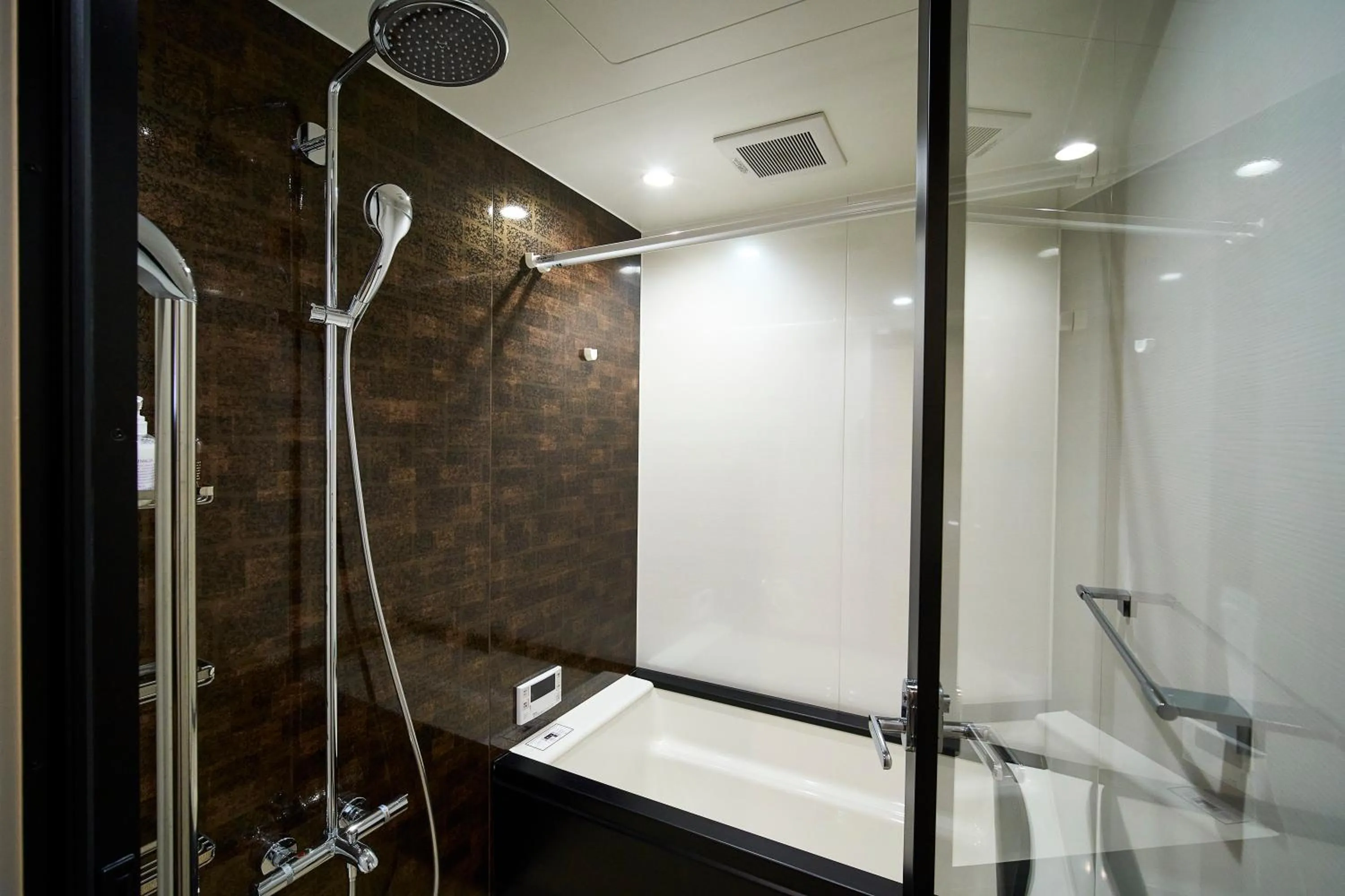 Shower in HOTEL MASTAY jingumichi