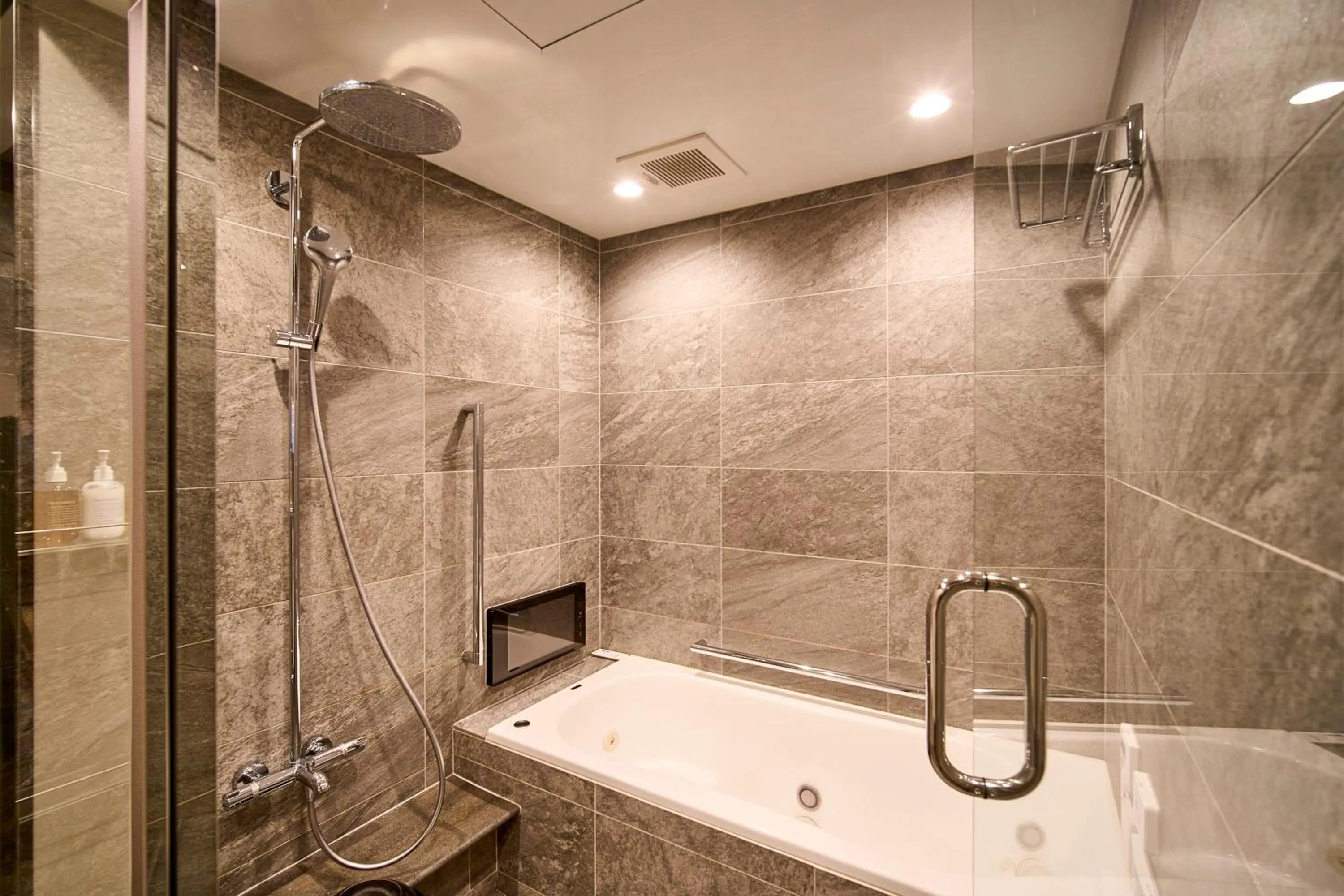 Shower in HOTEL MASTAY jingumichi