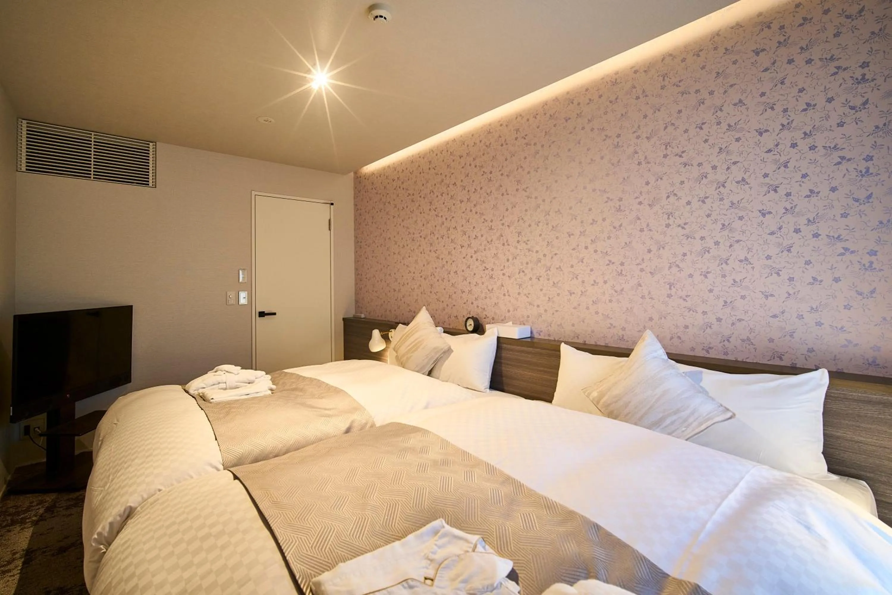 Bed in HOTEL MASTAY jingumichi