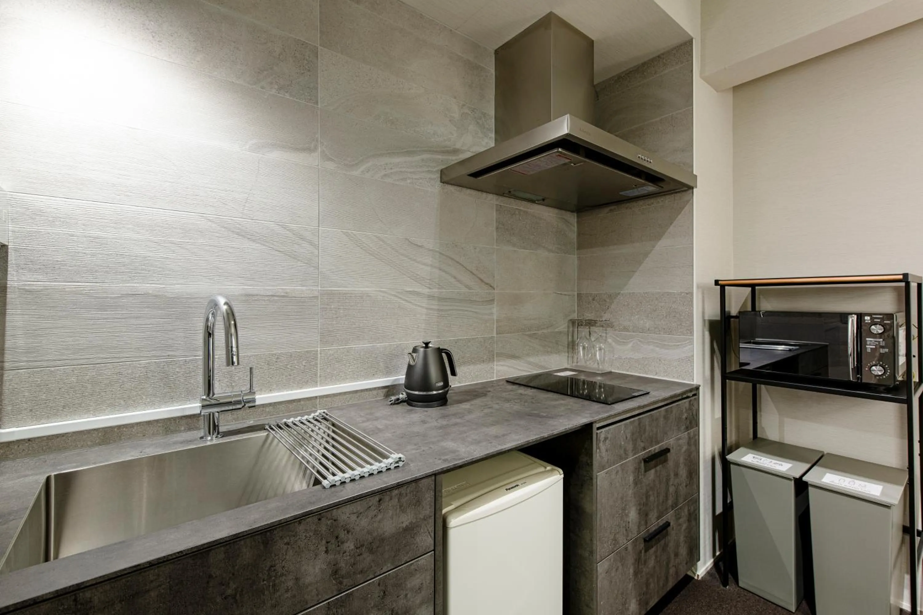 Kitchen or kitchenette in HOTEL MASTAY jingumichi