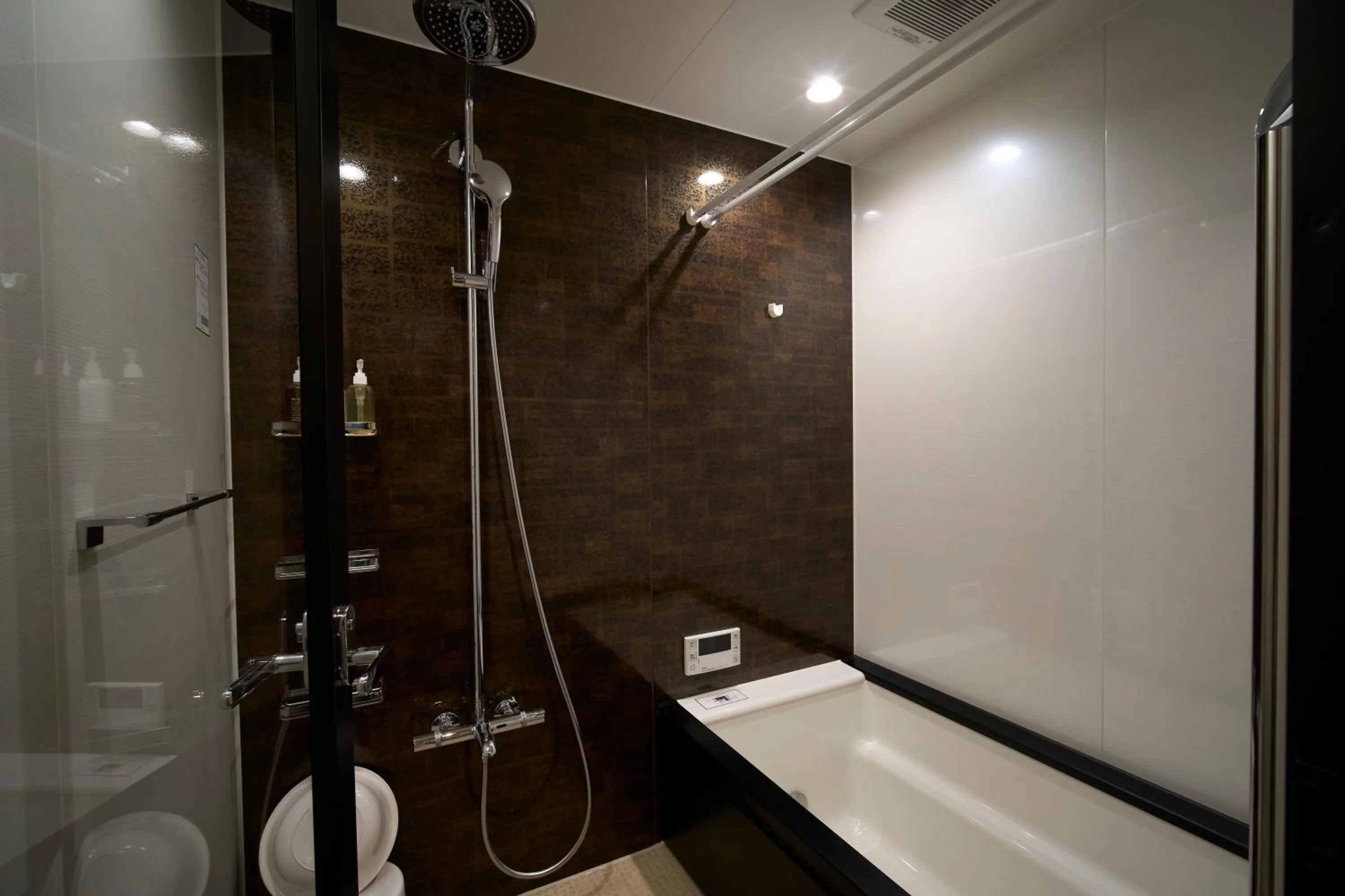 Shower in HOTEL MASTAY jingumichi