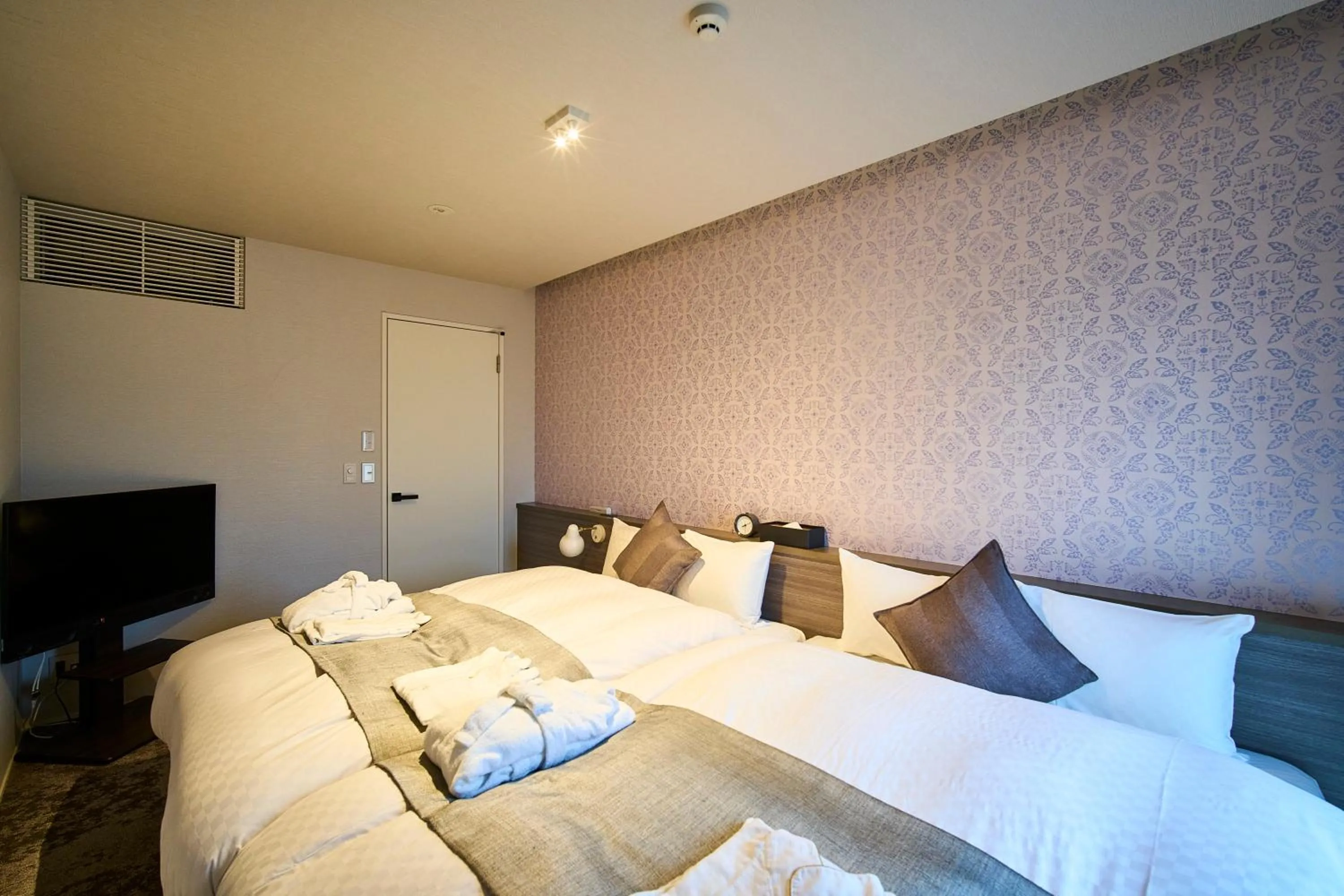 Bed in HOTEL MASTAY jingumichi