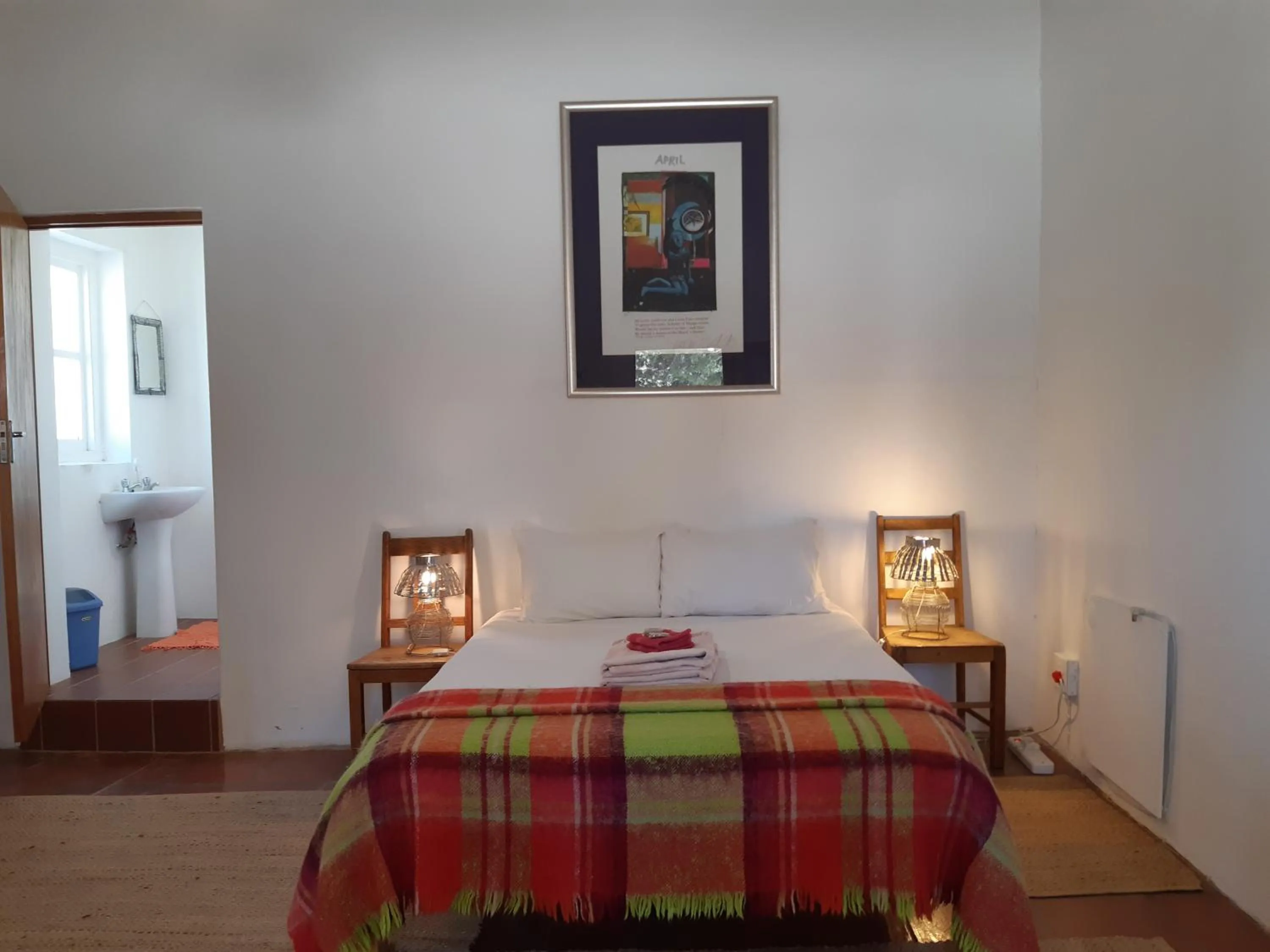 Bed in Outsiders B&B