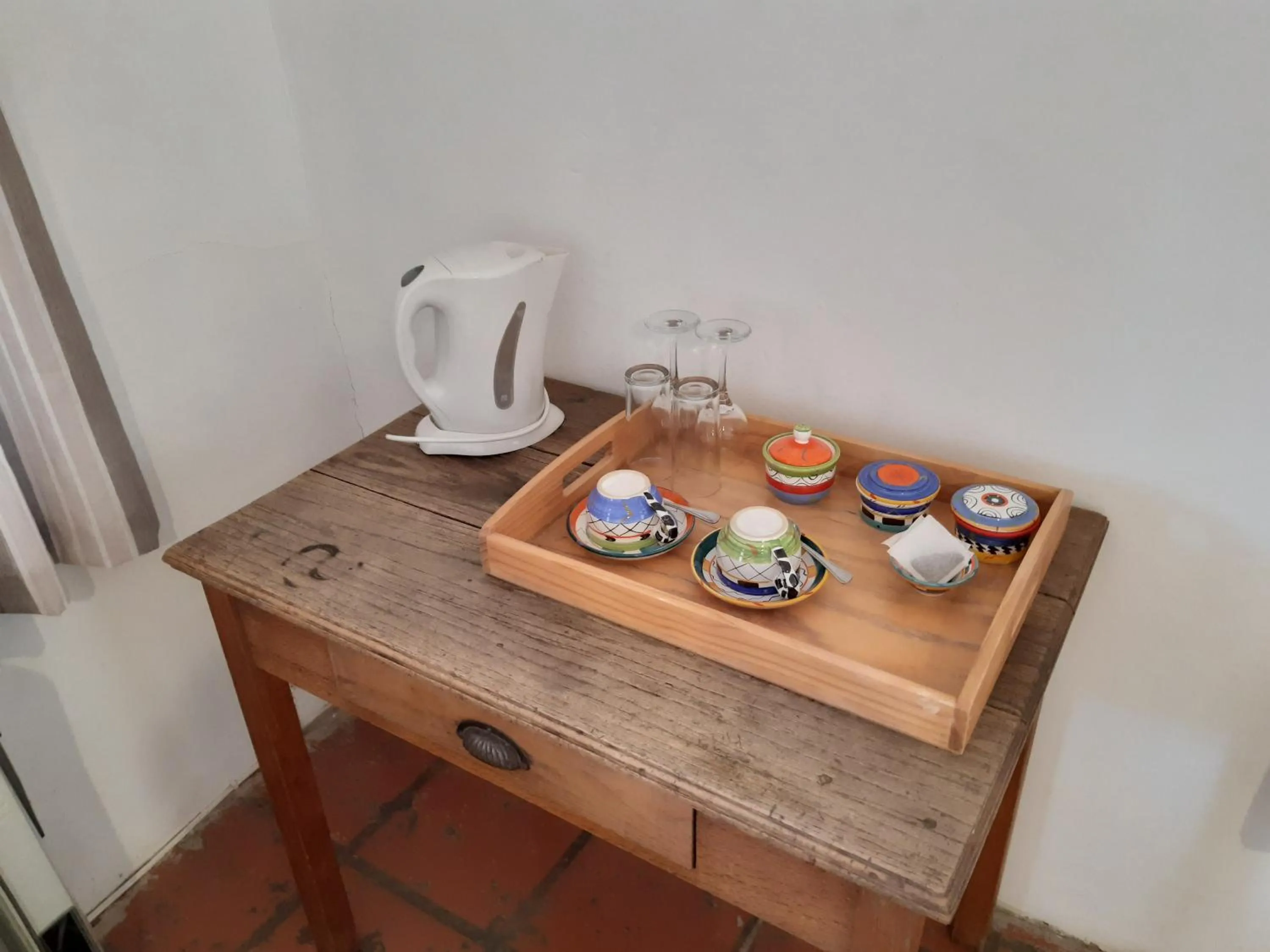 Coffee/tea facilities in Outsiders B&B