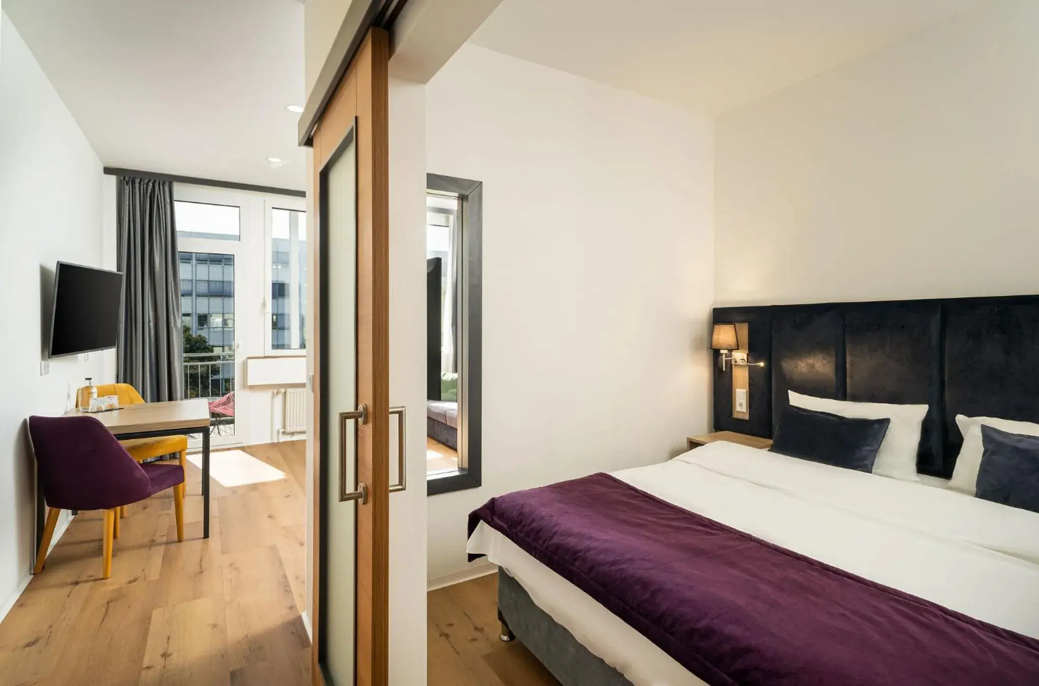 King Room with Balcony in DIWOTEL by Trip Inn Frankfurt Airport Dreieich King Room with Balcony in DIWOTEL by Trip Inn Frankfurt Airport Dreieich