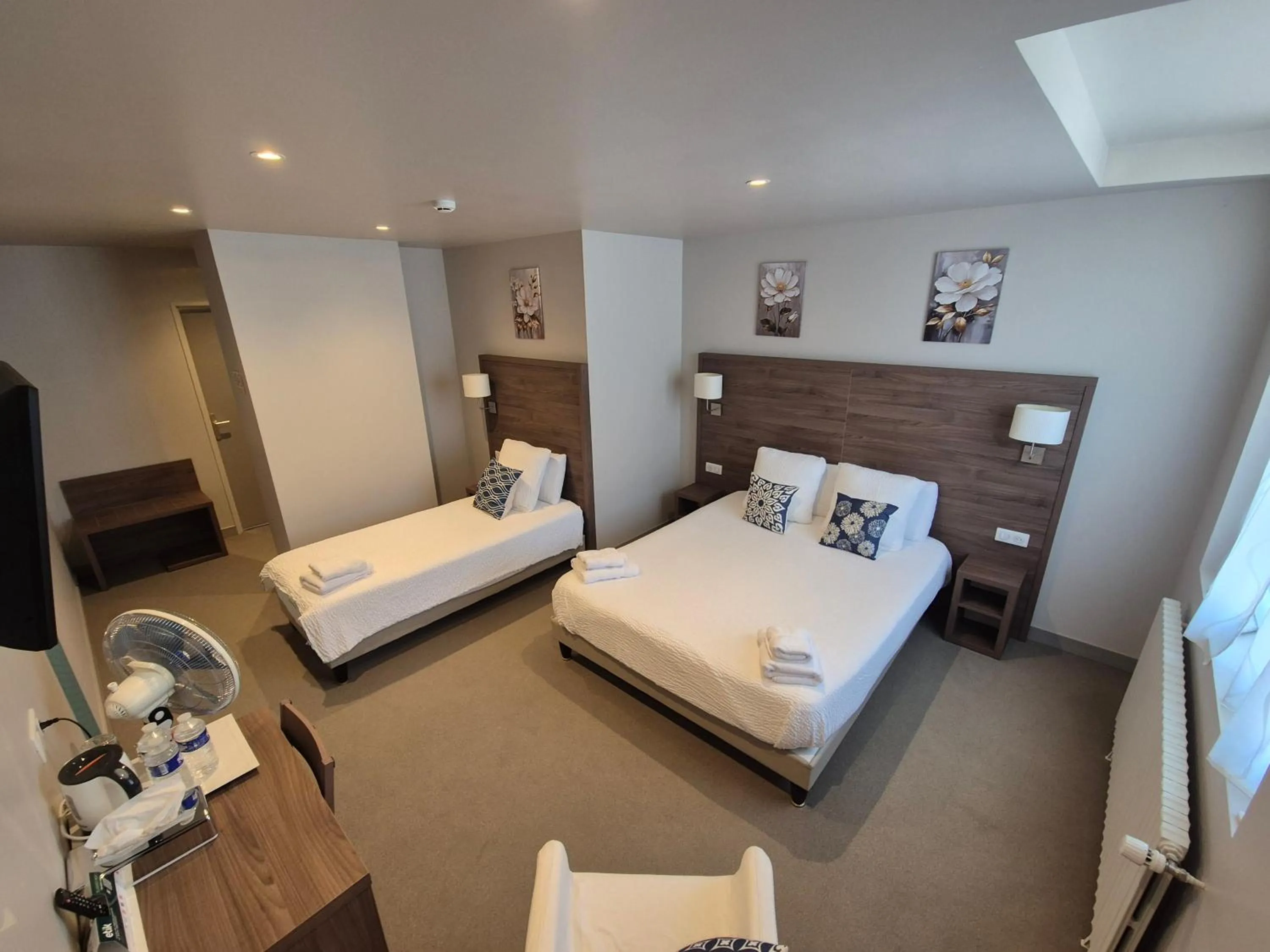 Bed in Logis Hôtel Restaurant Clair Cottage, Chisseaux - Chenonceaux