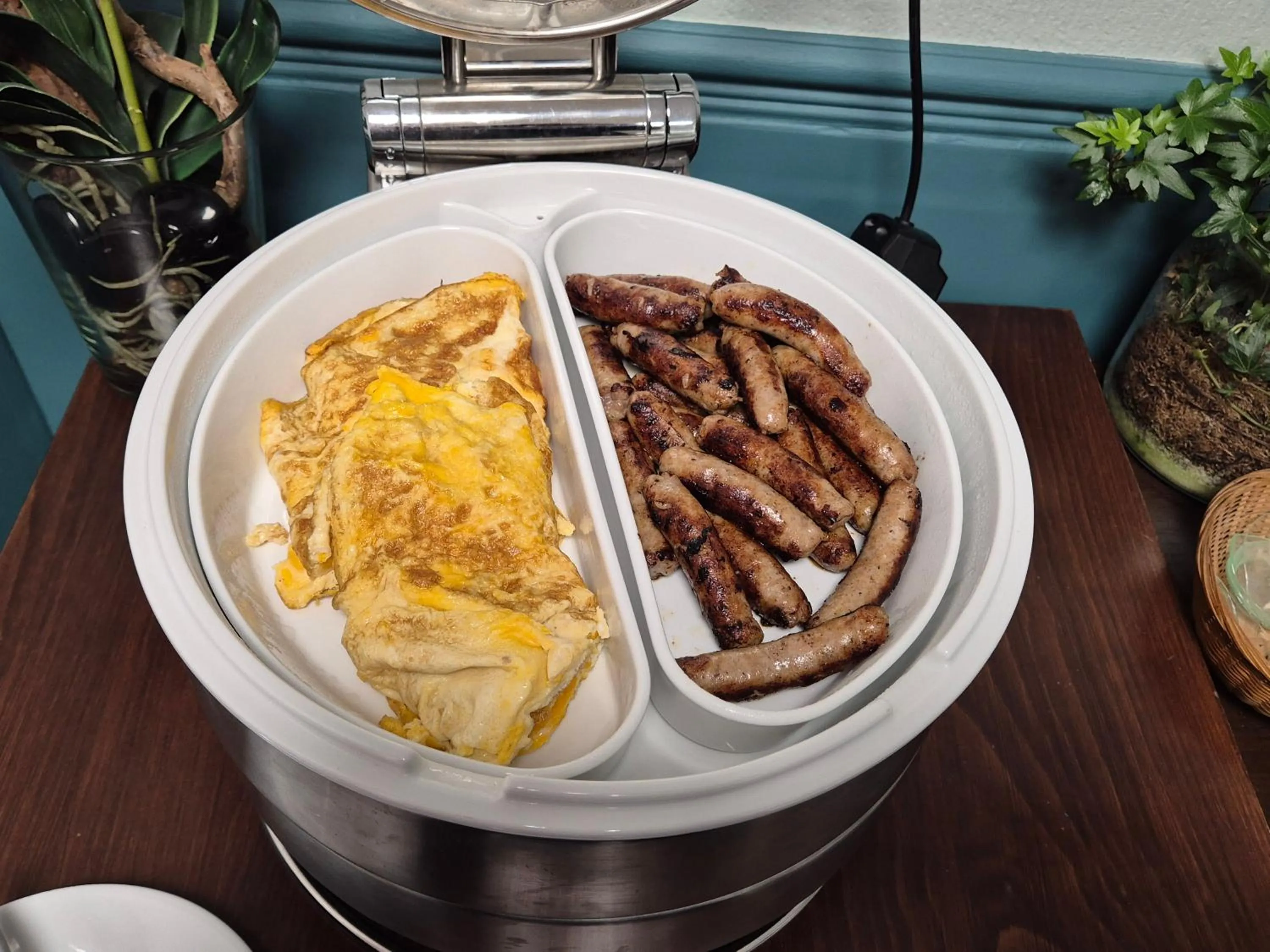 Buffet breakfast in Logis Hôtel Restaurant Clair Cottage, Chisseaux - Chenonceaux